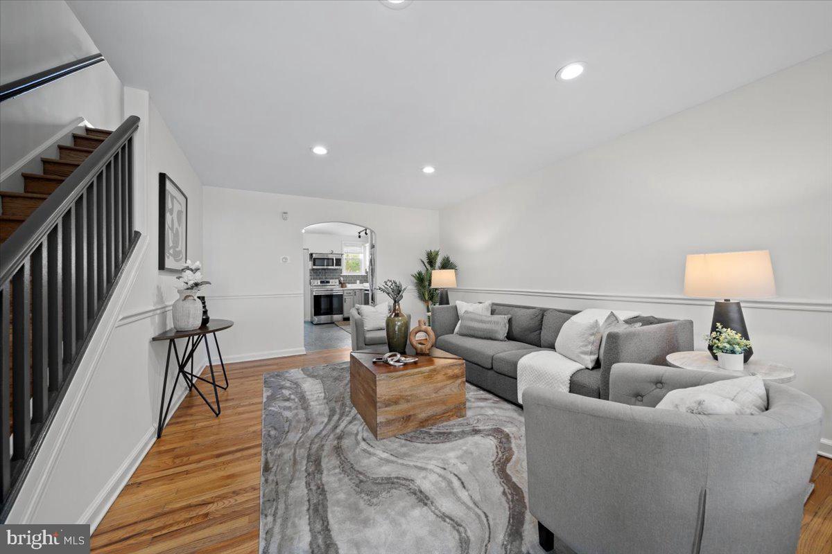 222 W 7TH AVENUE