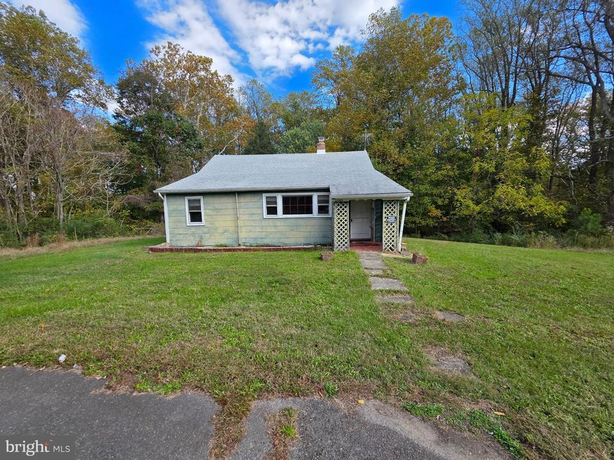 3 bedroom  2 bath detached single family home situated on a beautiful private lot (1.49 acre). HUD MAKES NO REPAIRS. HUD CASE#241-765957). EQUAL HOUSING OPPORTUNITY. GROUND RENT/HOA/CONDO FEES/FF Fees if any to be verified by purchaser. All offers submitted to HUDHOMESTORE for bid status and availability visit HUDHOMESTORE.