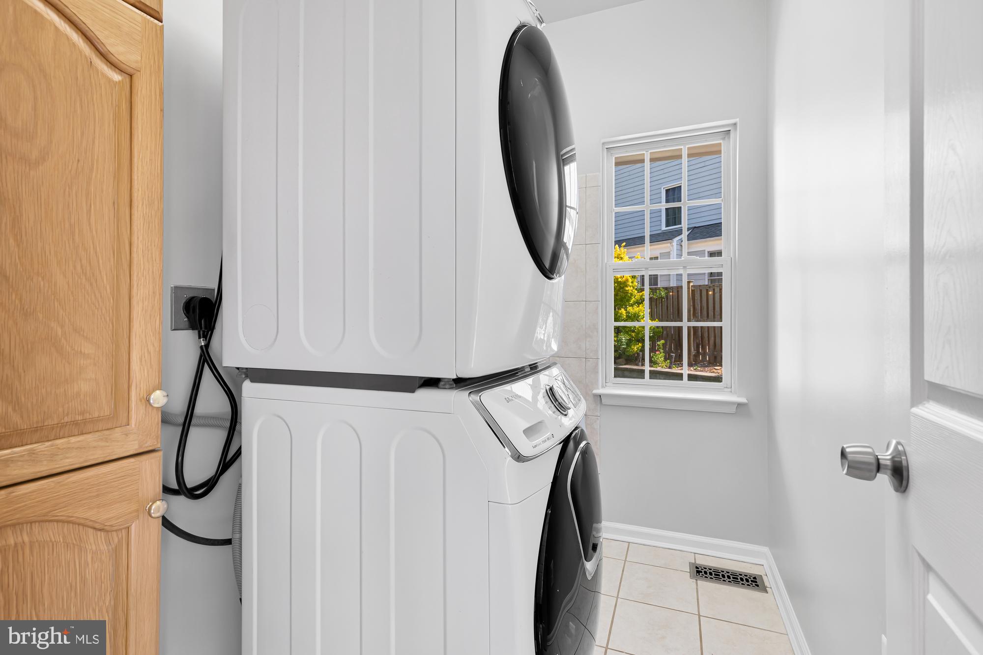 AYRLAWN - Residential