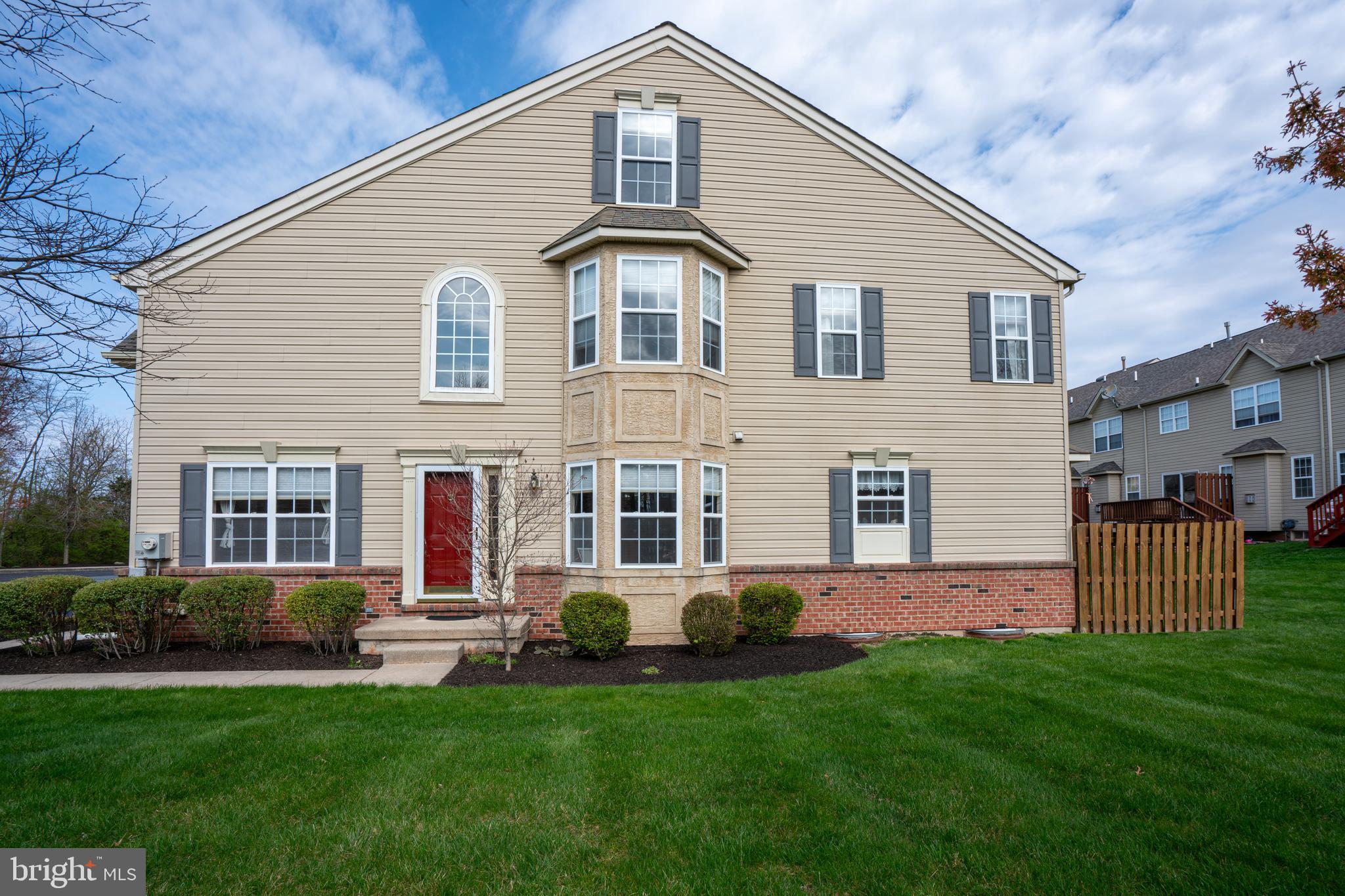 2594 WELLINGTON WAY