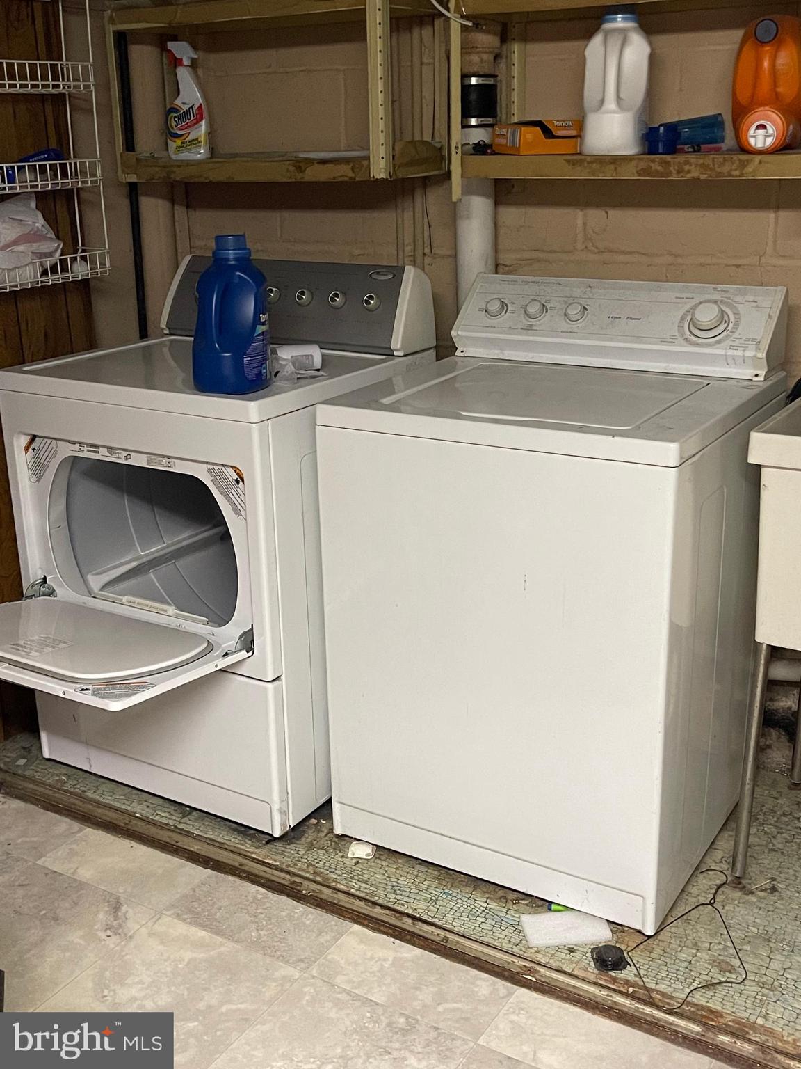 CHRISTOPHER - Residential Lease