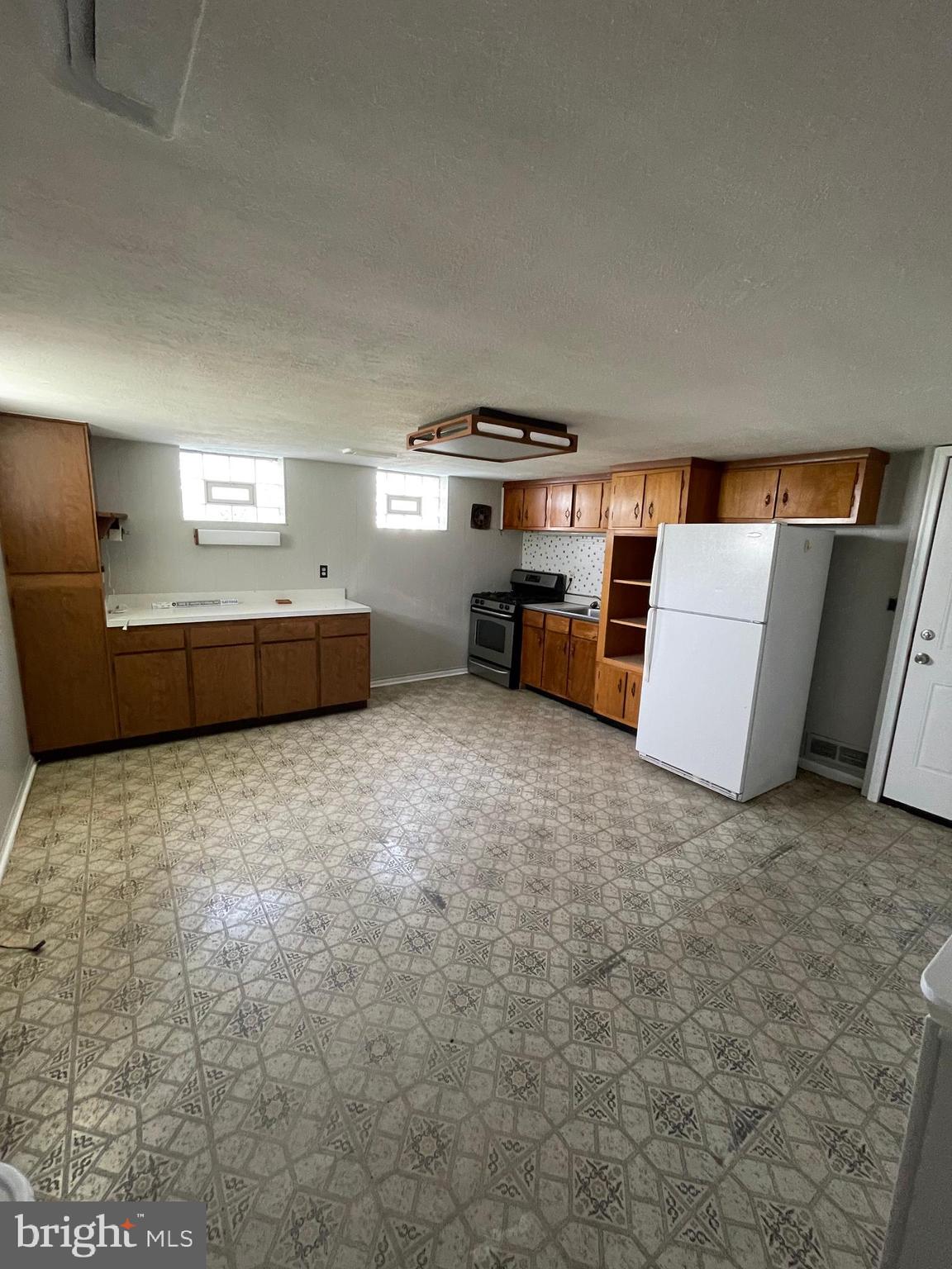 CHRISTOPHER - Residential Lease