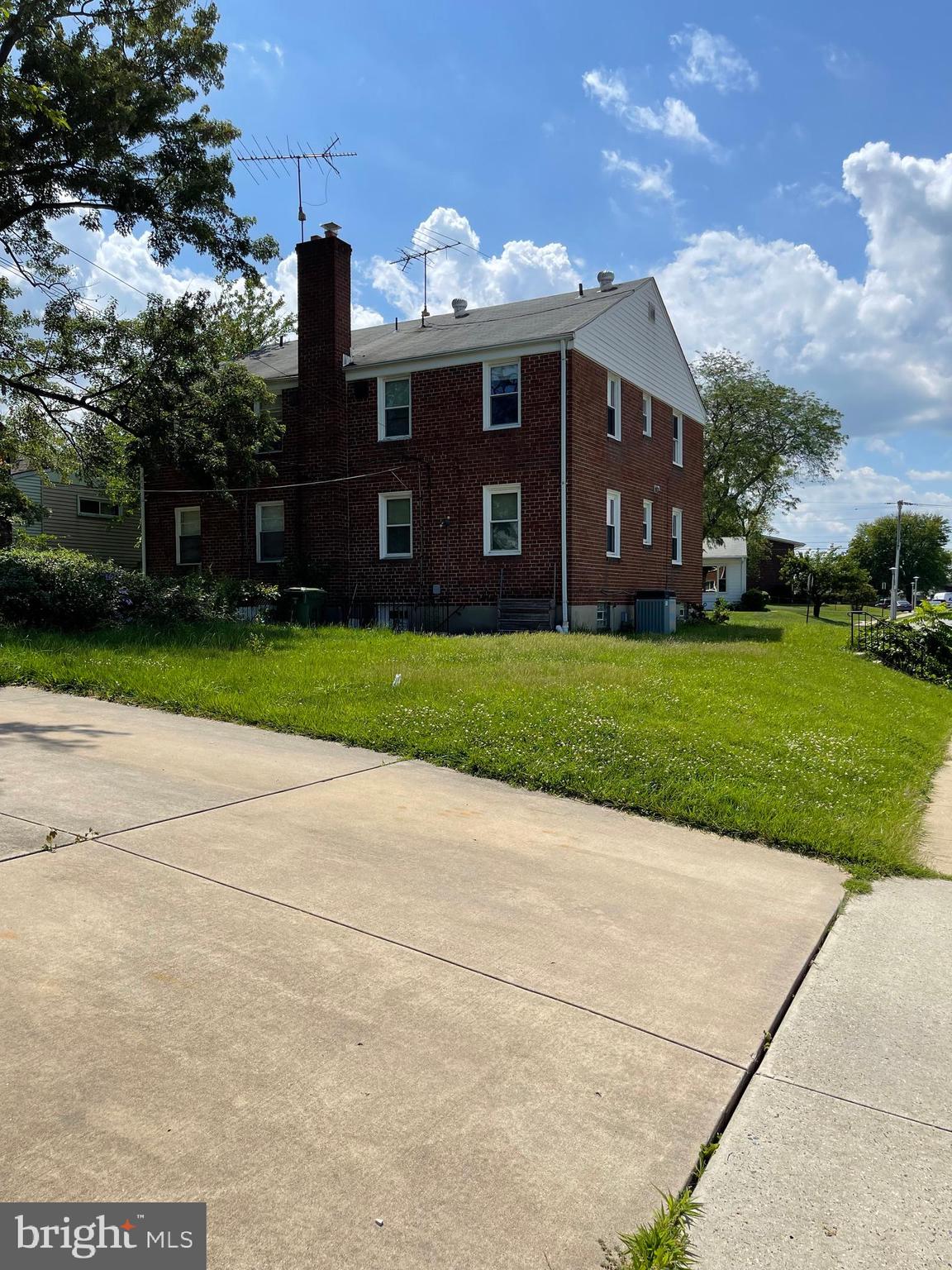 CHRISTOPHER - Residential Lease