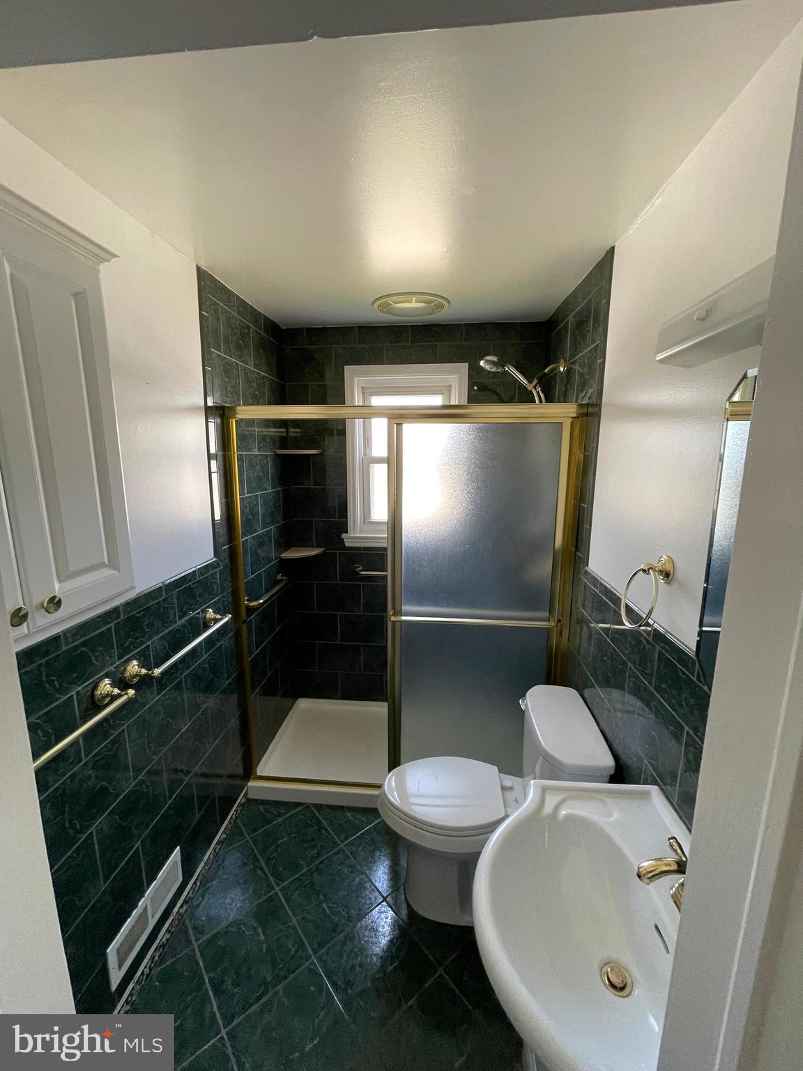 CHRISTOPHER - Residential Lease