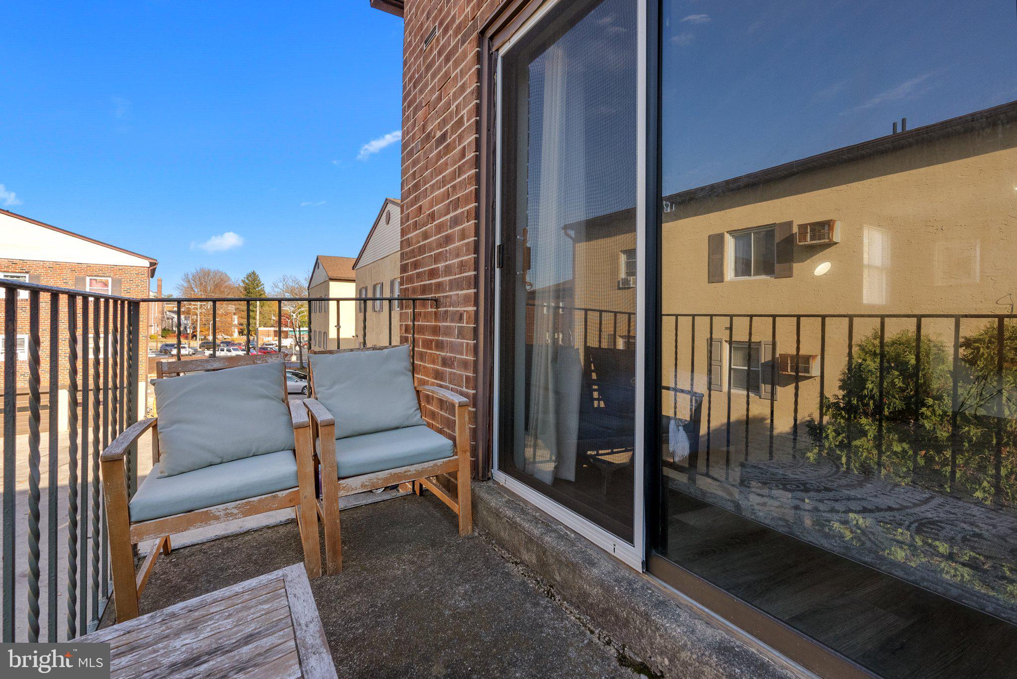 SPRINGFIELD COURT - Residential