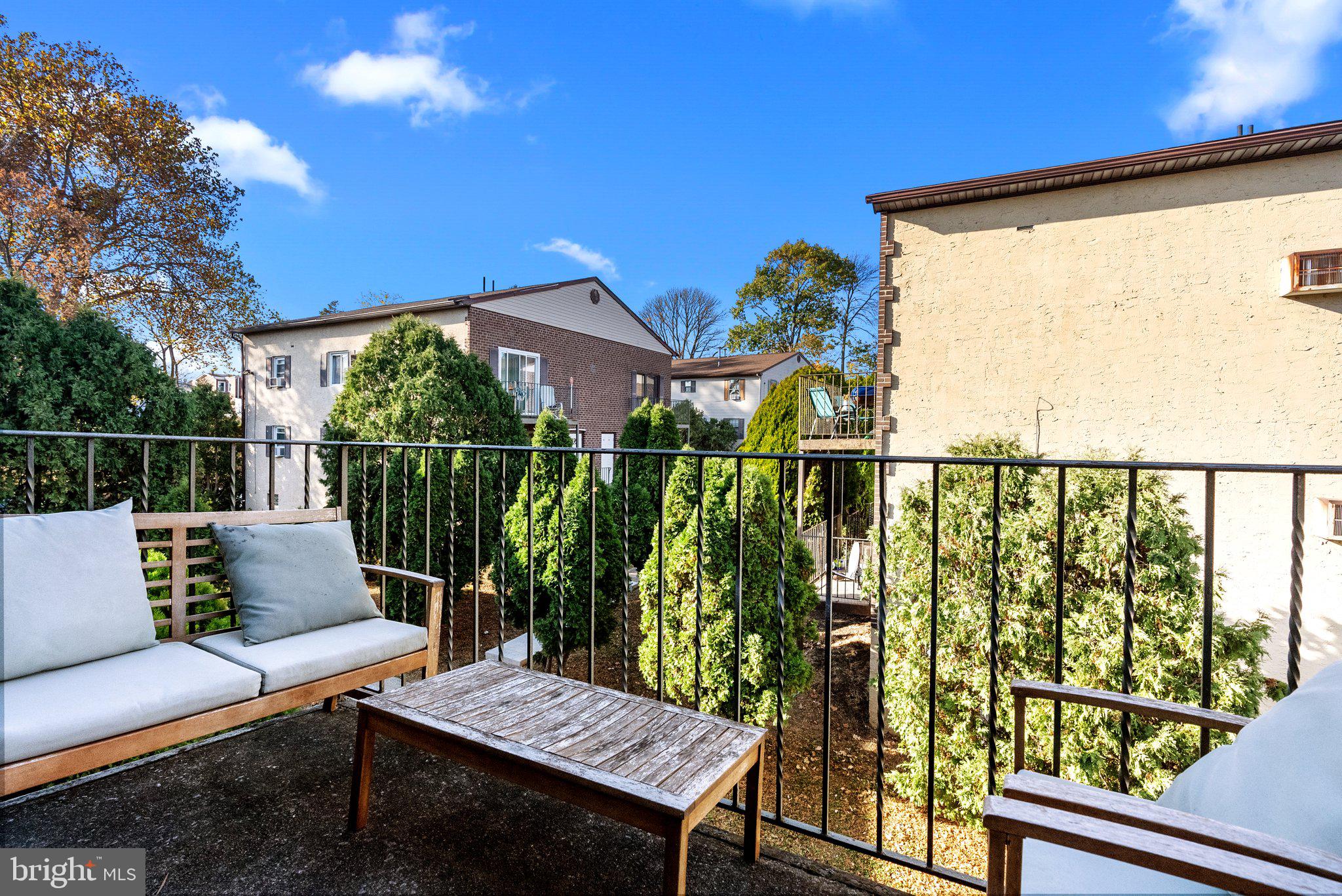 SPRINGFIELD COURT - Residential