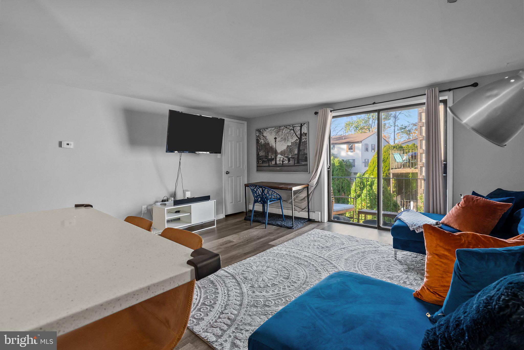 SPRINGFIELD COURT - Residential