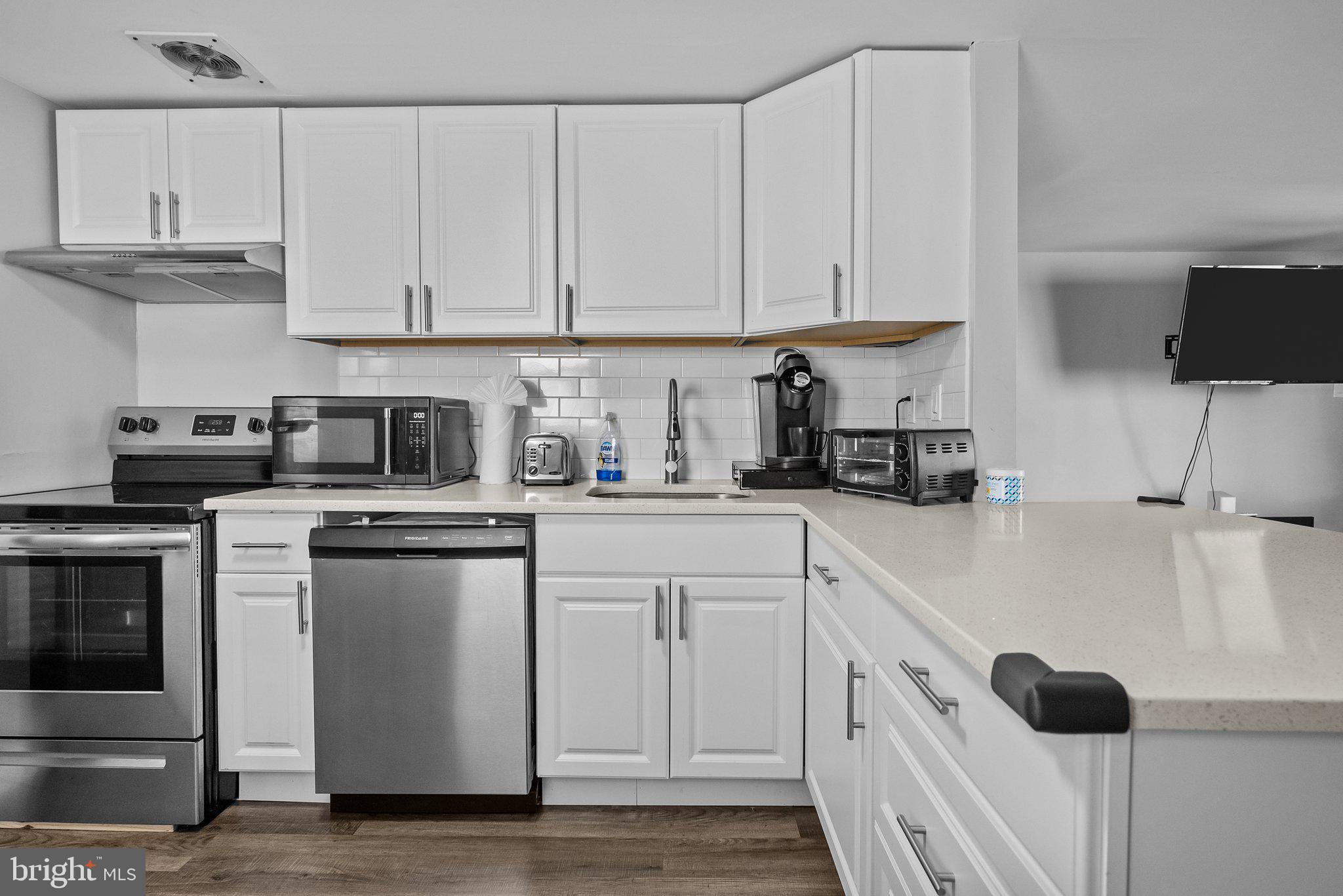 SPRINGFIELD COURT - Residential