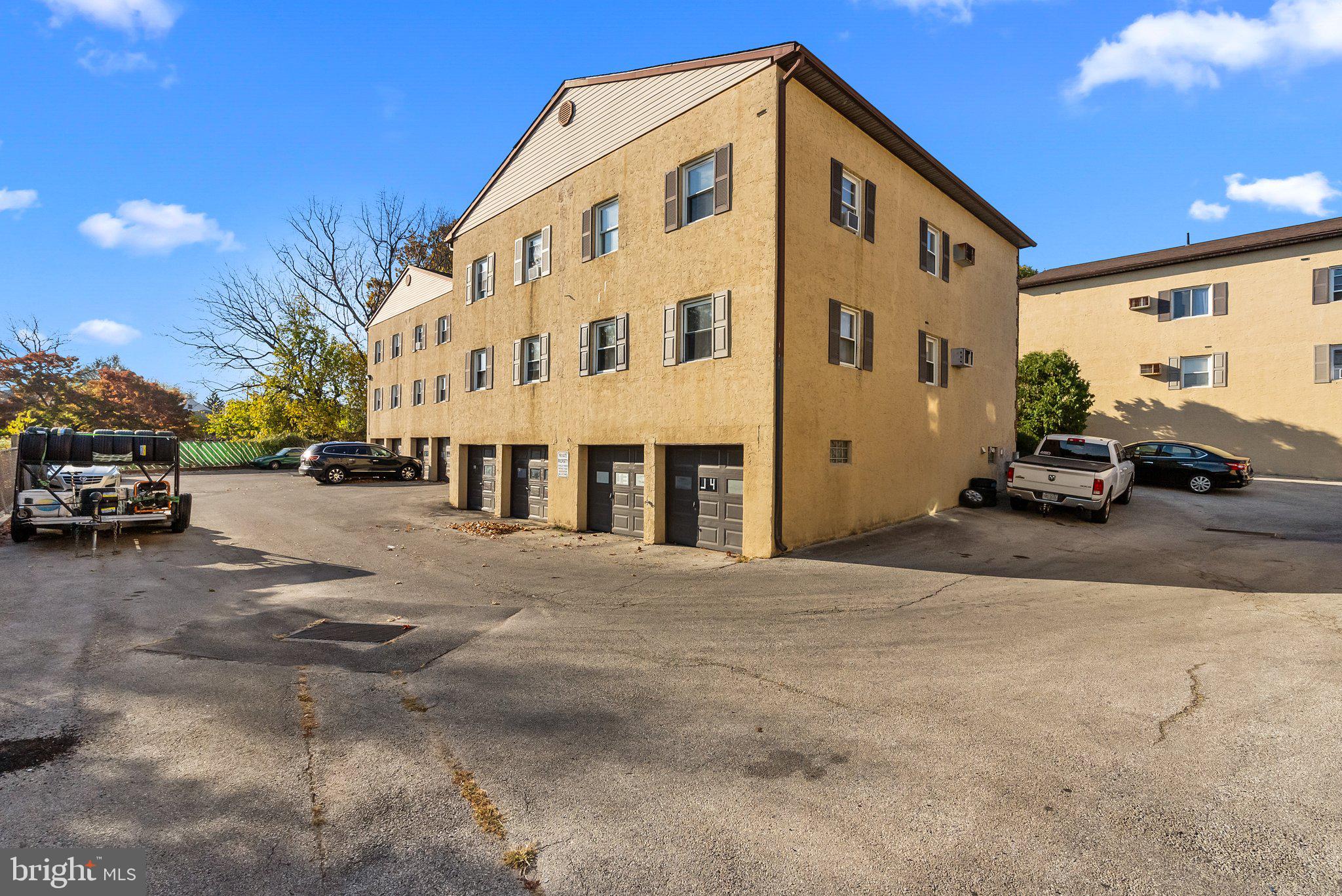 SPRINGFIELD COURT - Residential