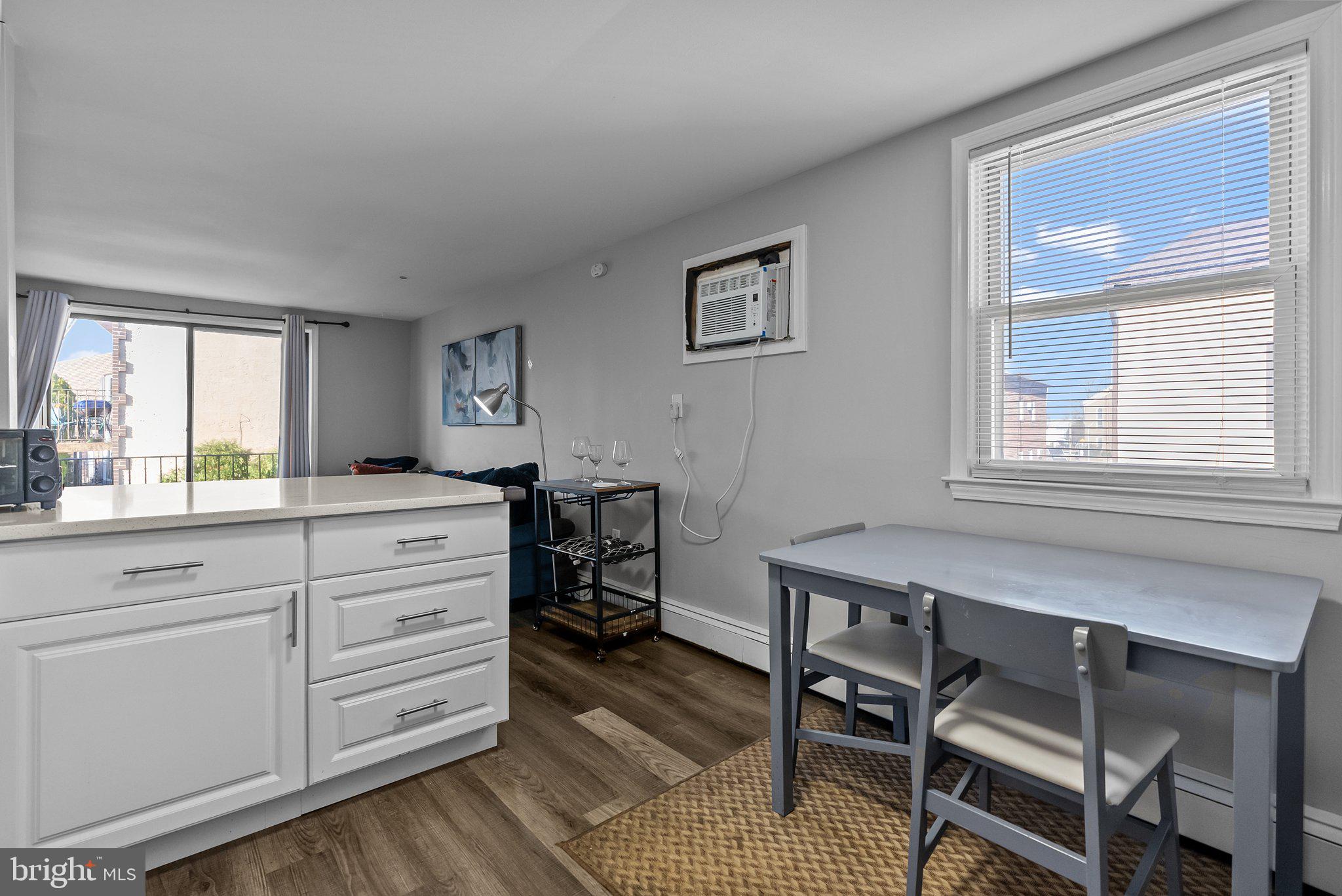 SPRINGFIELD COURT - Residential