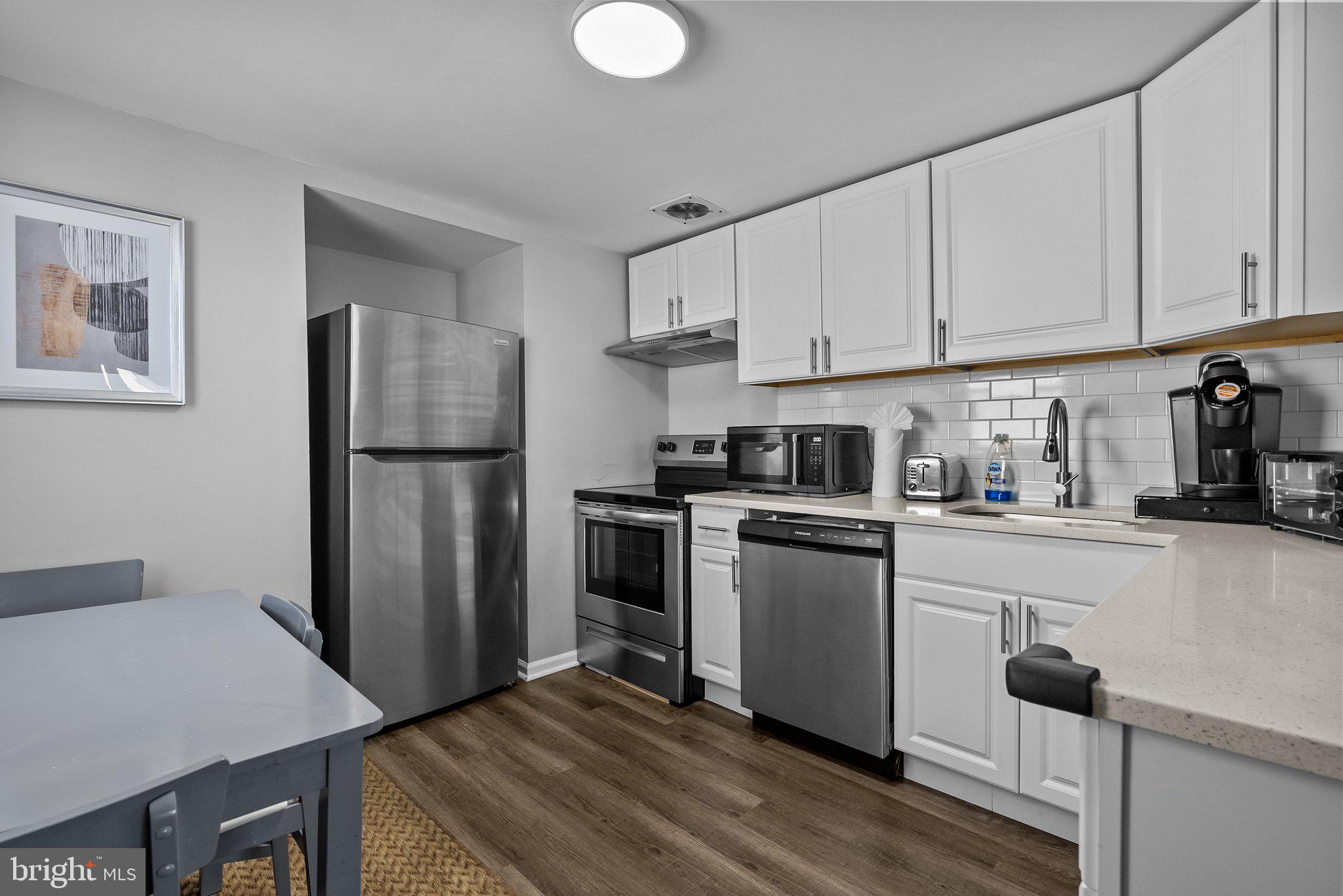 SPRINGFIELD COURT - Residential