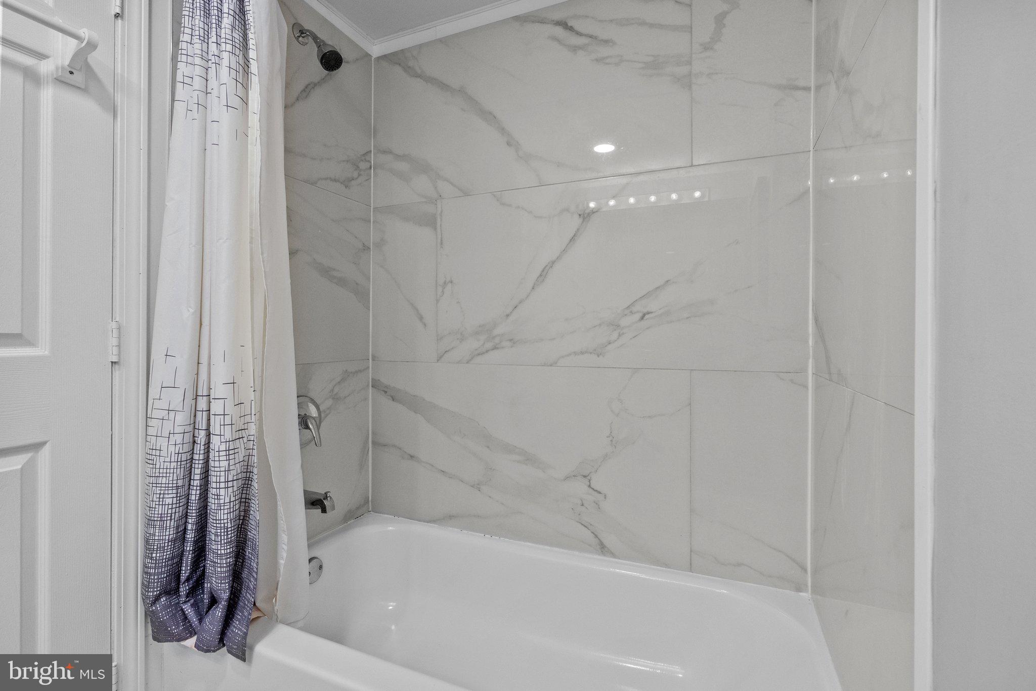 SPRINGFIELD COURT - Residential