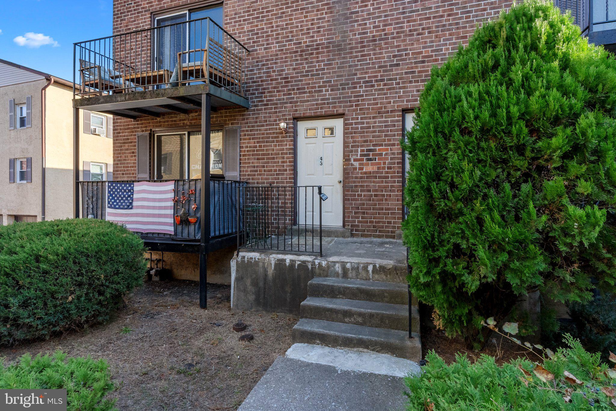 SPRINGFIELD COURT - Residential