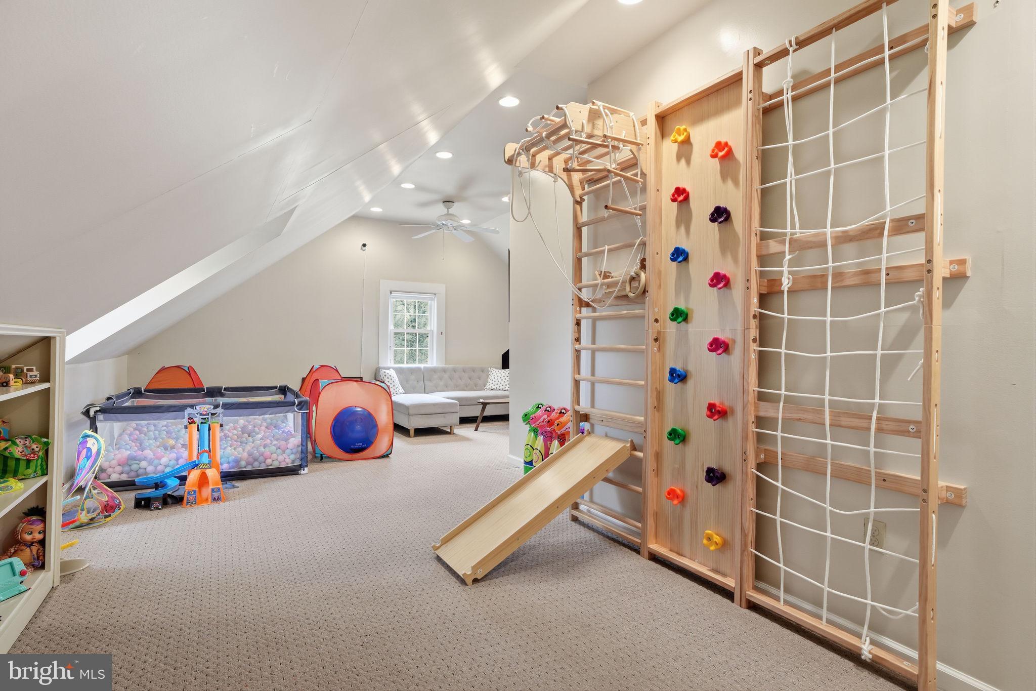 LONDONDERRY WOODS - Residential