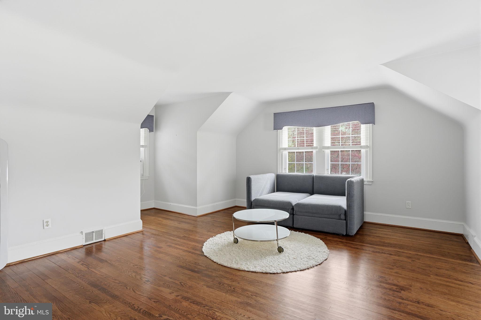 LONDONDERRY WOODS - Residential