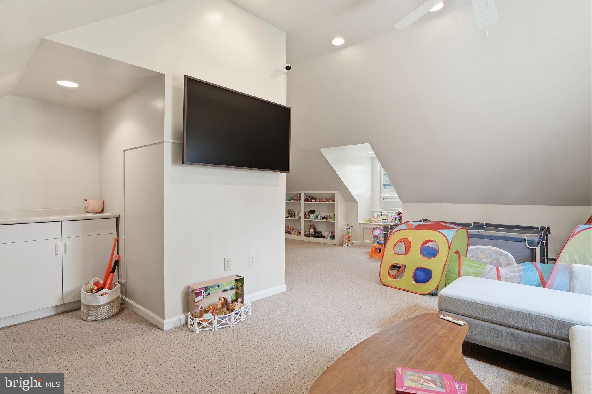 LONDONDERRY WOODS - Residential