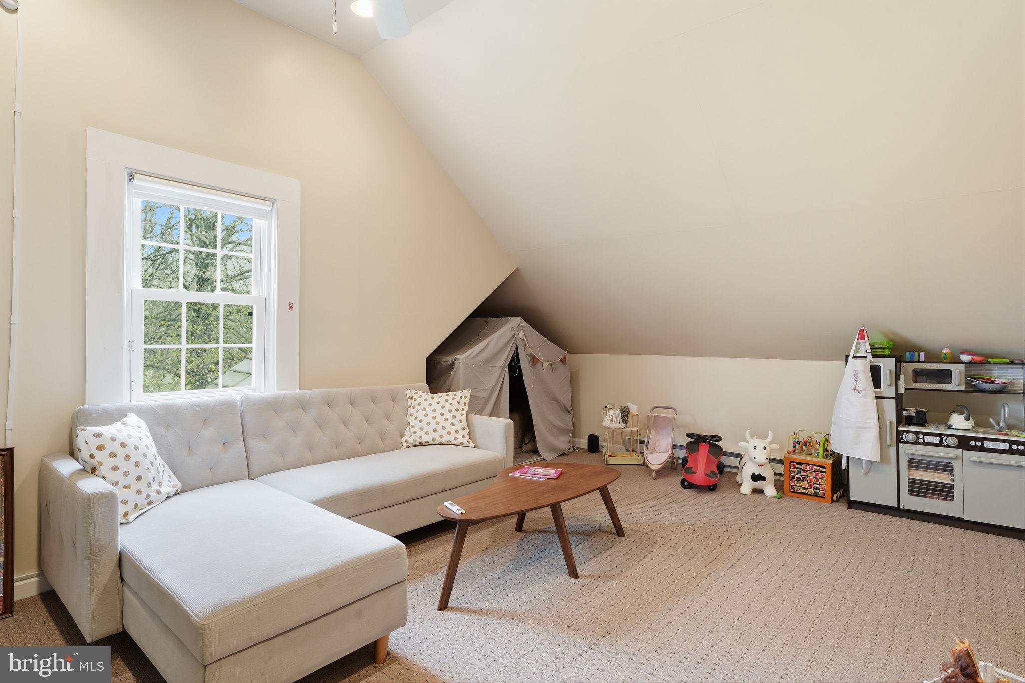 LONDONDERRY WOODS - Residential