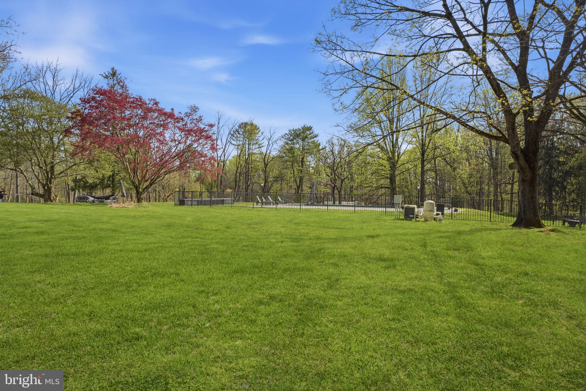 LONDONDERRY WOODS - Residential