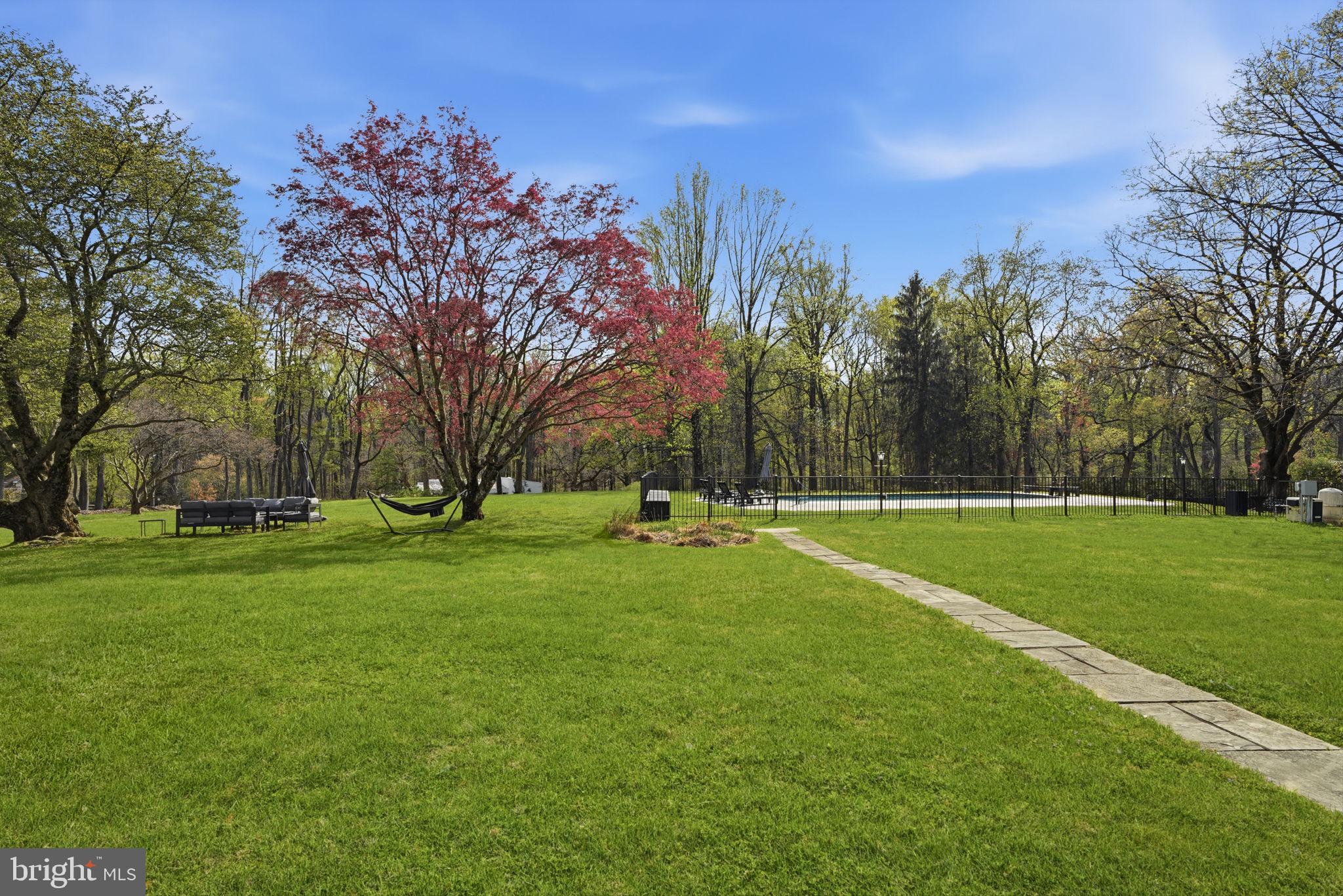 LONDONDERRY WOODS - Residential