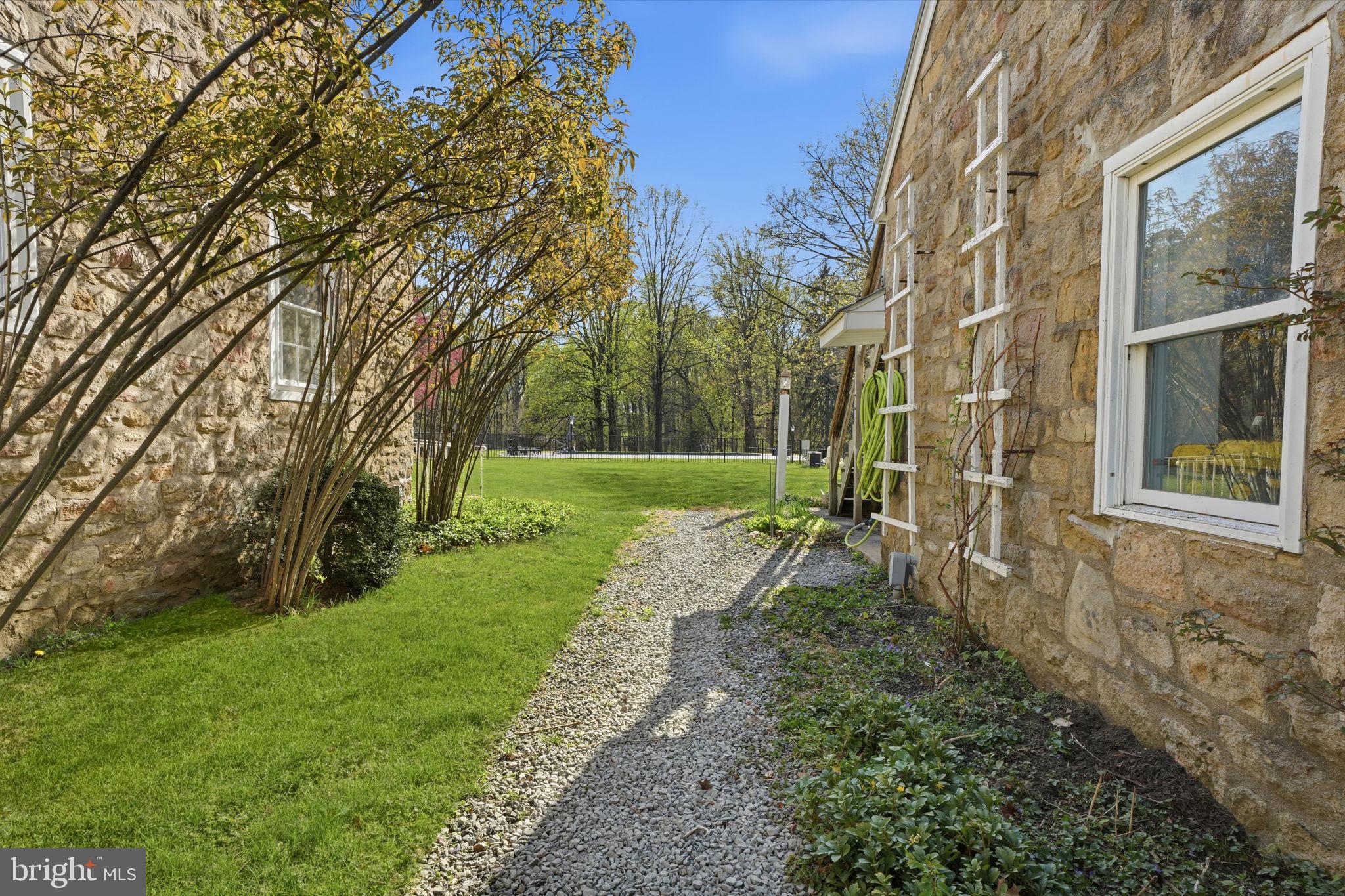 LONDONDERRY WOODS - Residential