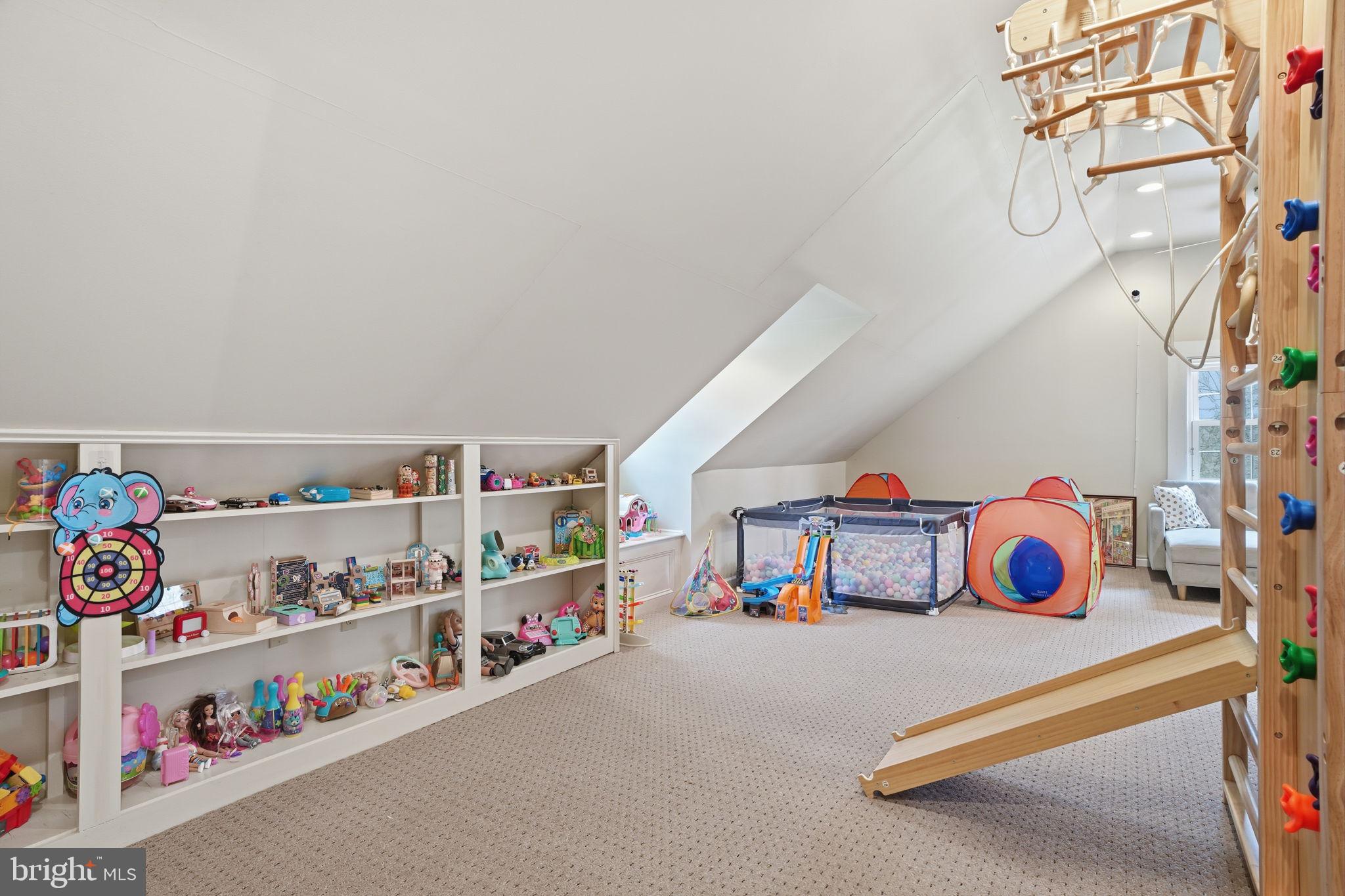 LONDONDERRY WOODS - Residential