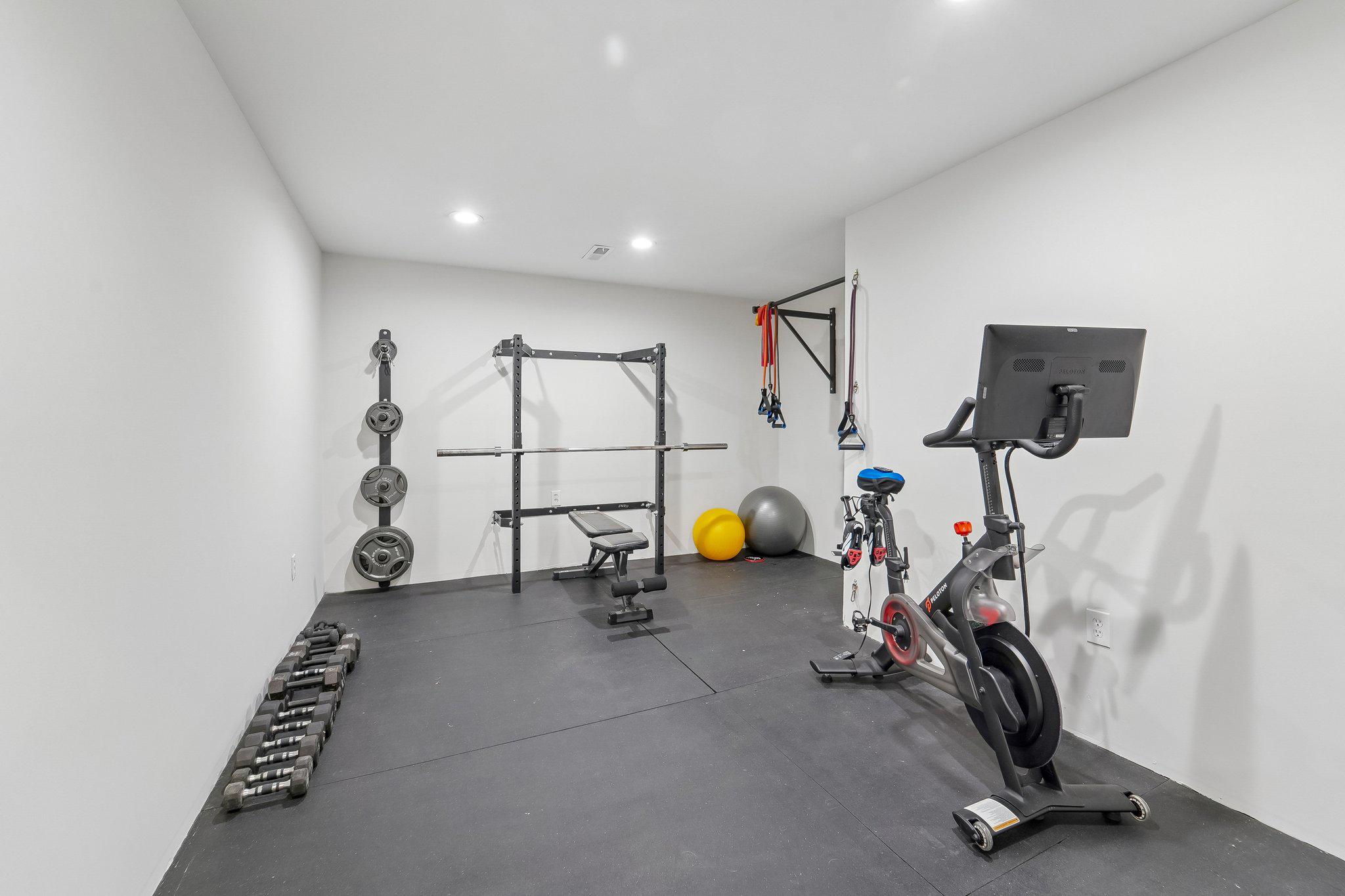 HIGHLAND LAKE - Residential