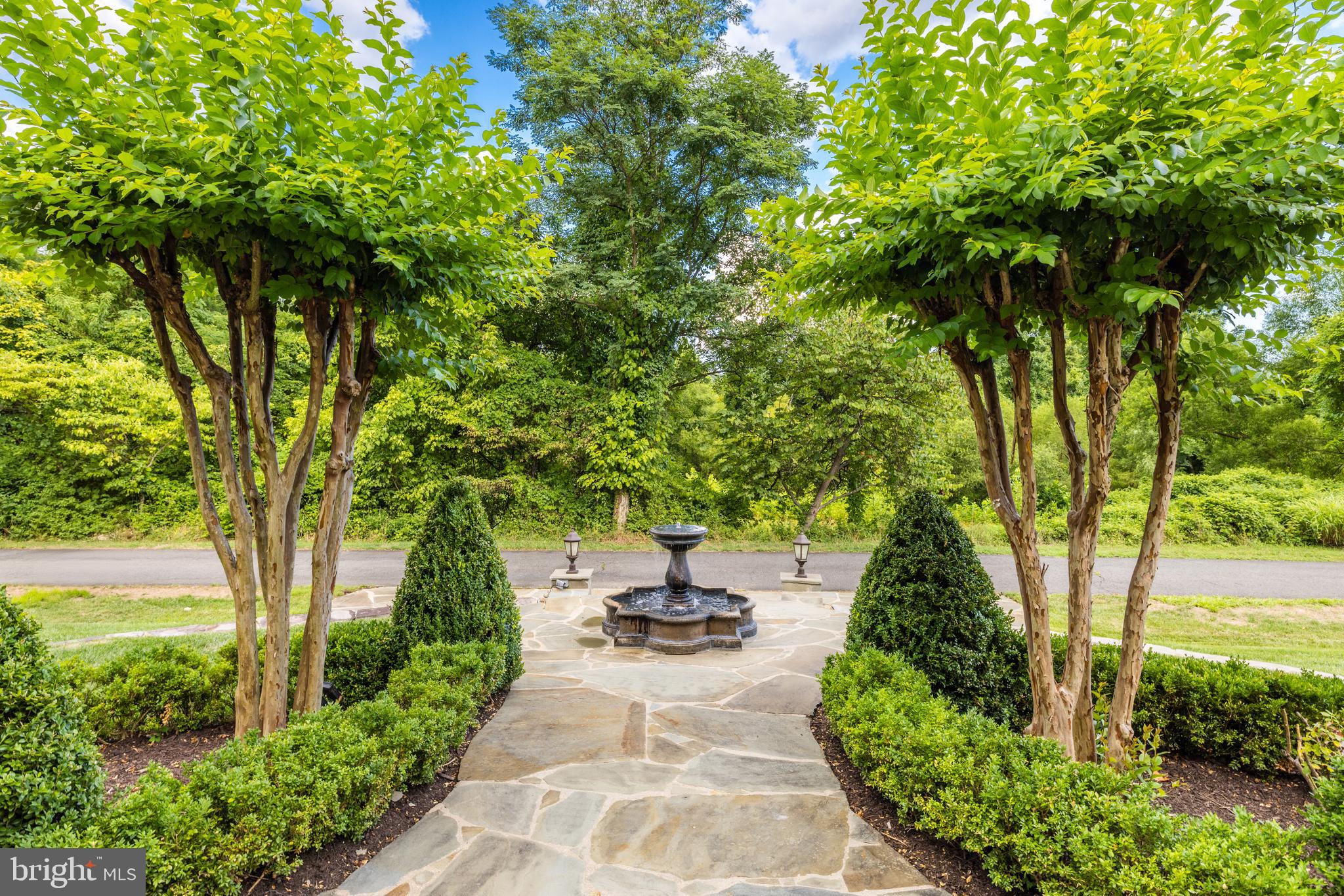 6318 GEORGETOWN PIKE