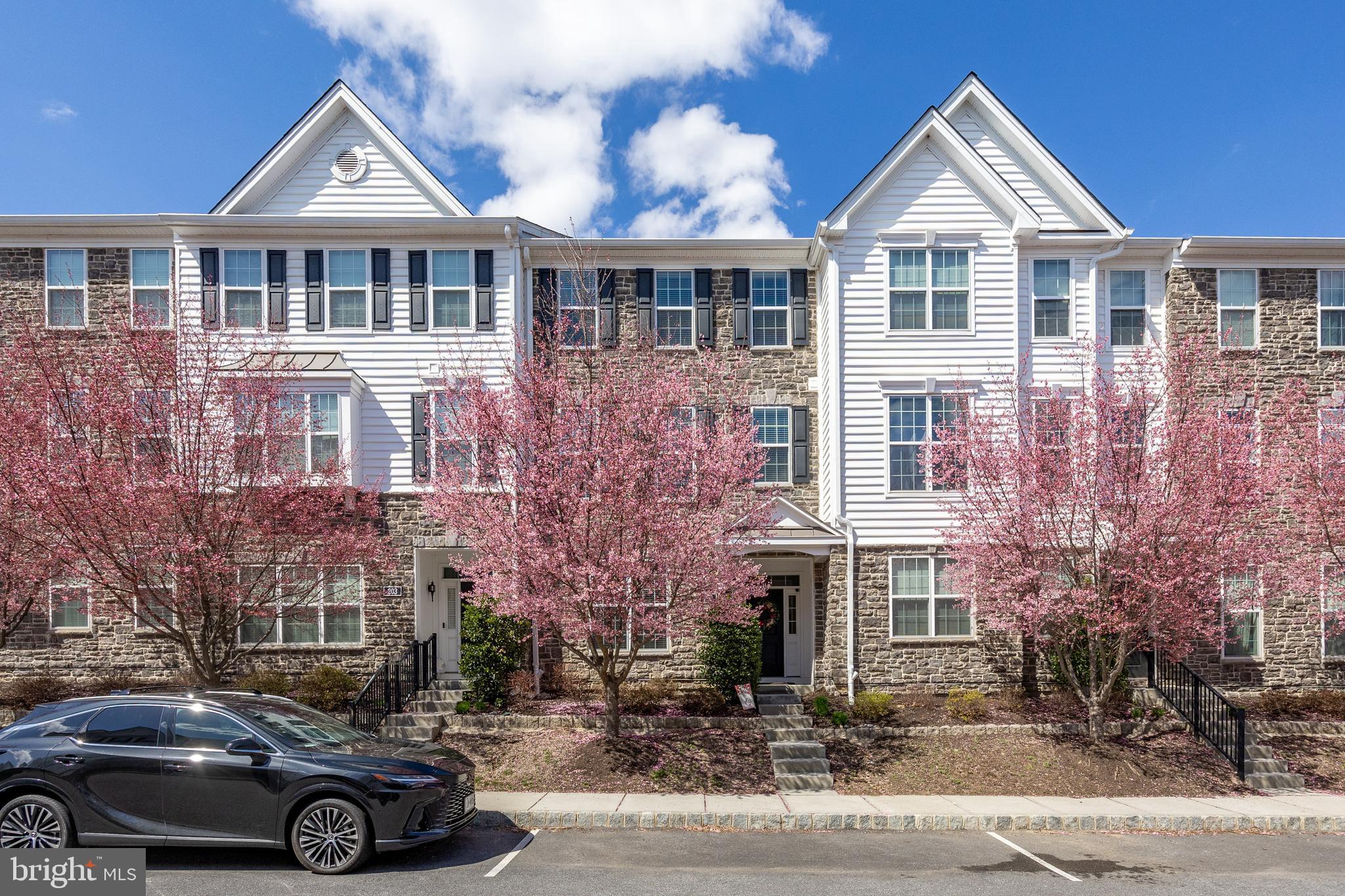 RAVENSCLIFF - Residential