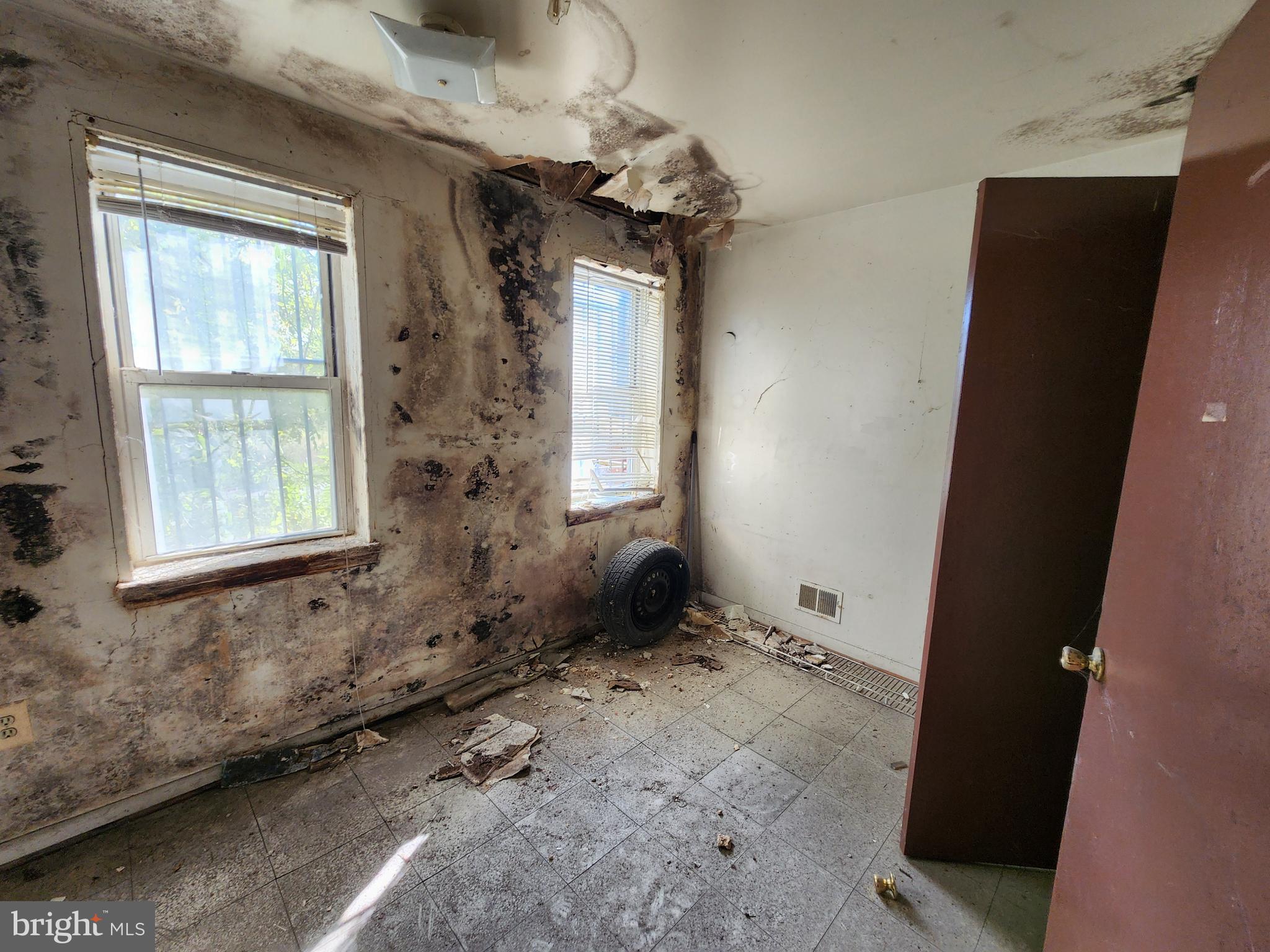 SANDTOWN-WINCHESTER - Residential