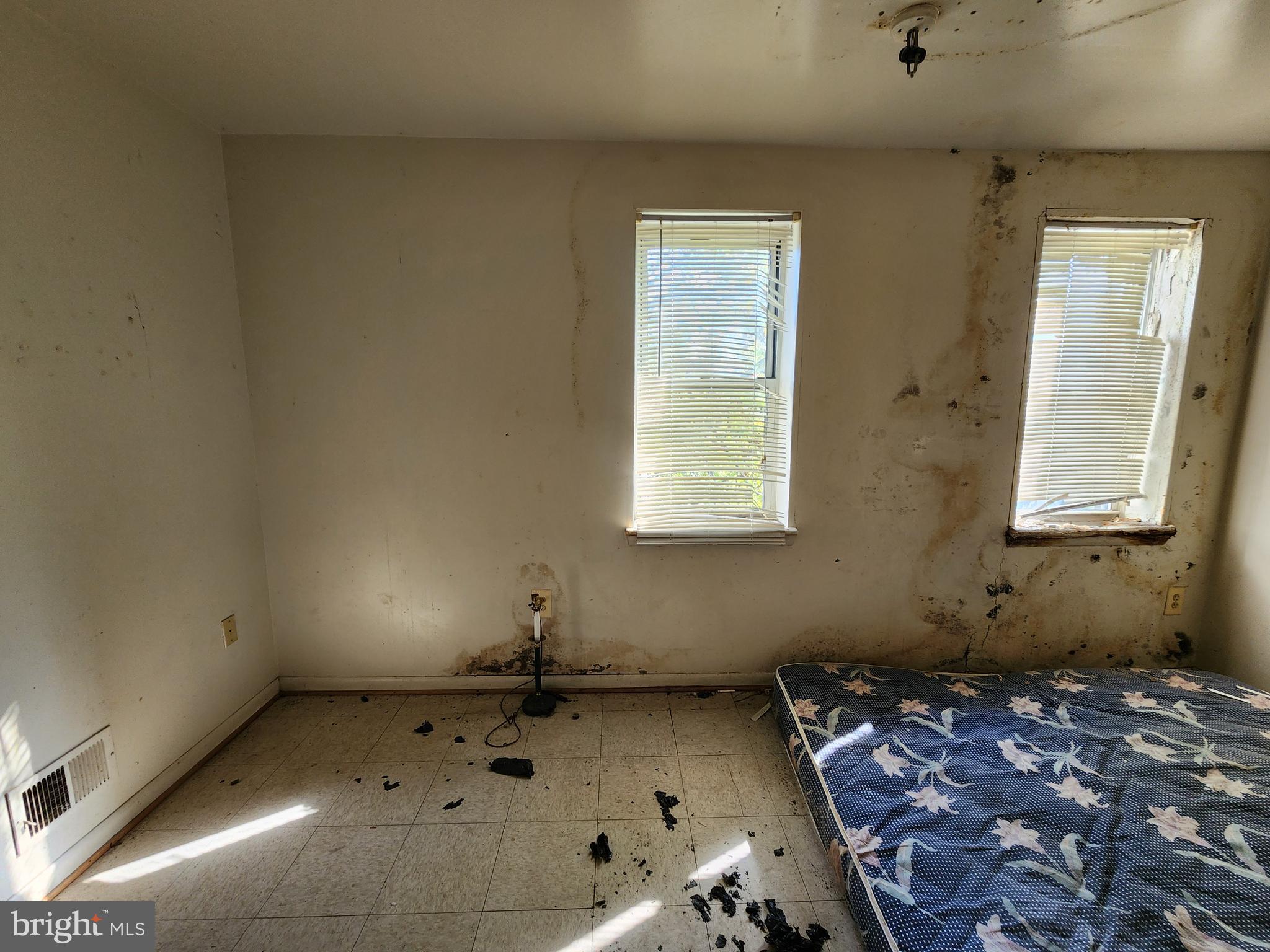 SANDTOWN-WINCHESTER - Residential