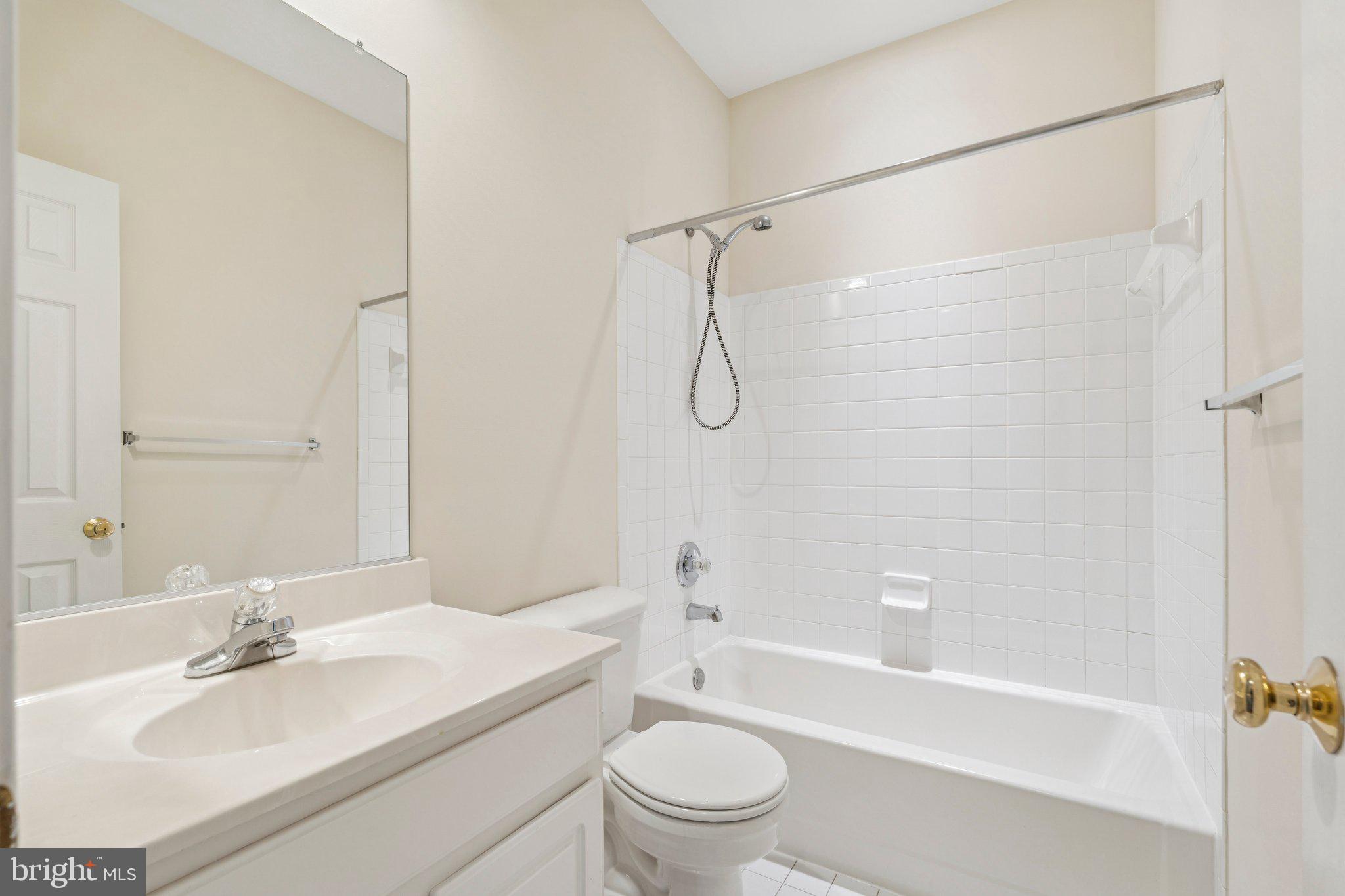 EDWARDS LANDING - Residential Lease