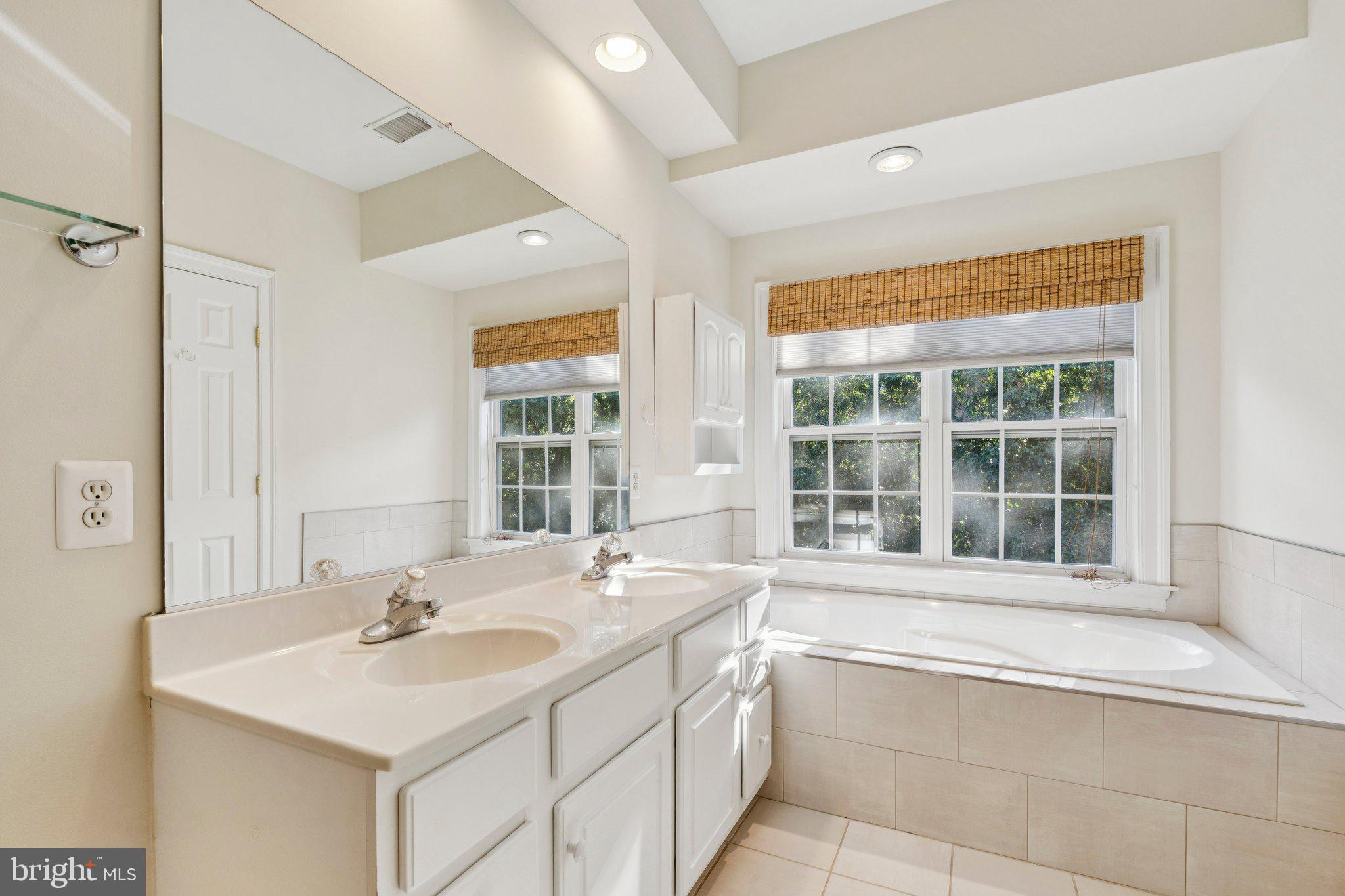 EDWARDS LANDING - Residential Lease