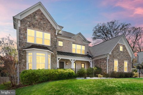 7435 MASON LANE FALLS CHURCH VA 22042