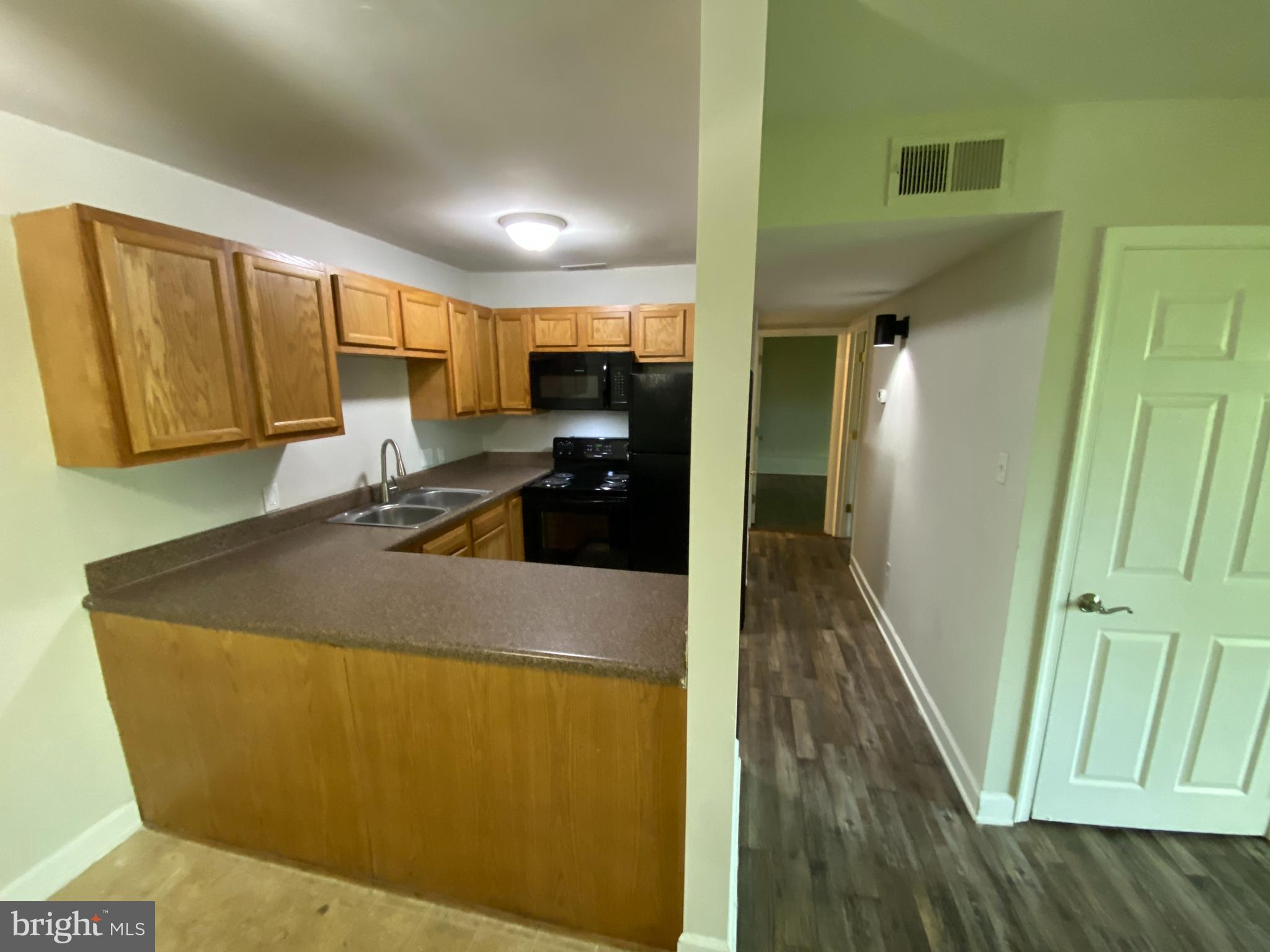 BERRY STREET CONDOMINIUMS - Residential Lease