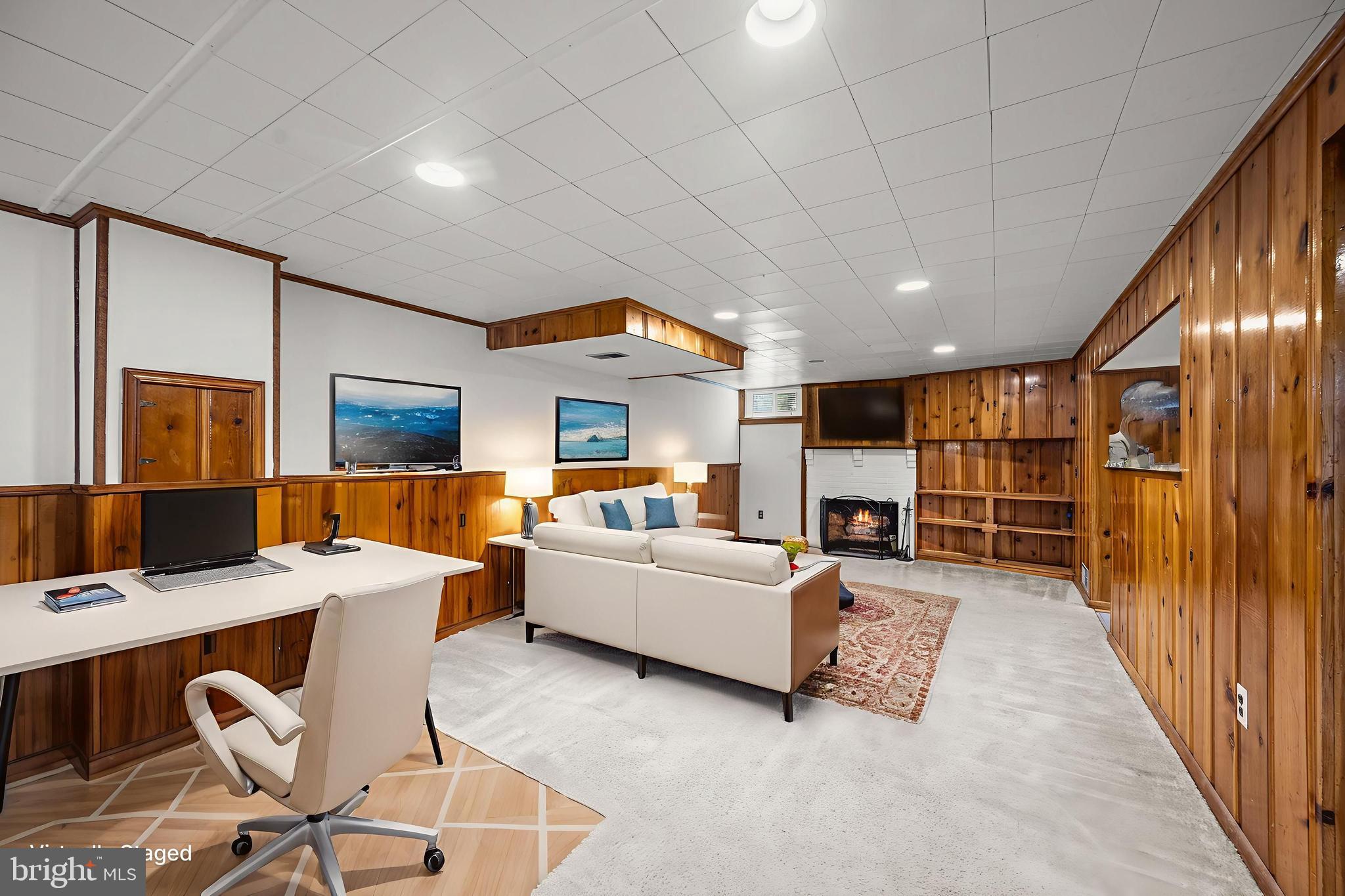 WHEATON WOODS - Residential