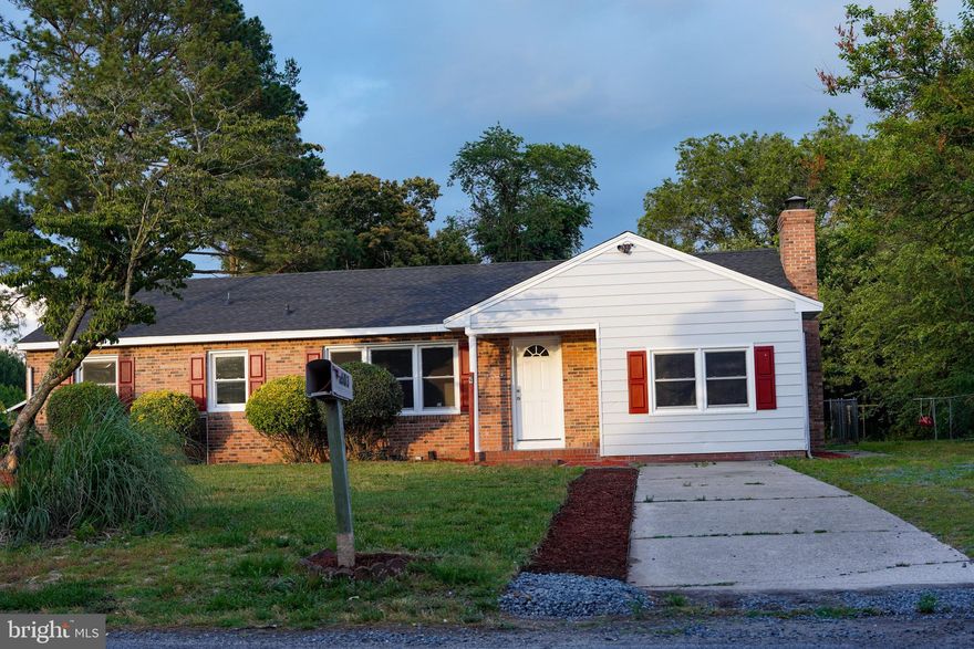 HIGHEST AND BEST OFFERS MUST BE SUBMITTED TO AGENT BY FRIDAY, SEPTEMBER 29, 2023 AT 4:00PM
Welcome to Deer  Heads Manor!!  Stunning large 3 bedroom 2 bathroom completely renovated. BRAND NEW roof, windows, HVAC system, and laminated flooring. This home sits on 1/2 acre of land, with fully wired fence.  This beauty has a large living room which leads to the kitchen.  The kitchen has NEW COUNTER top and NEW STAINLESS STEEL APPLIANCES.  Featured is another living room or den with a  fireplace.  Then, you'll find three spacious bedrooms, with a master suite featuring a large bathroom and close space.  Get to enjoy the yard for personal alone time or to host any large gathering. GREAT OPPORTUNITY!!!