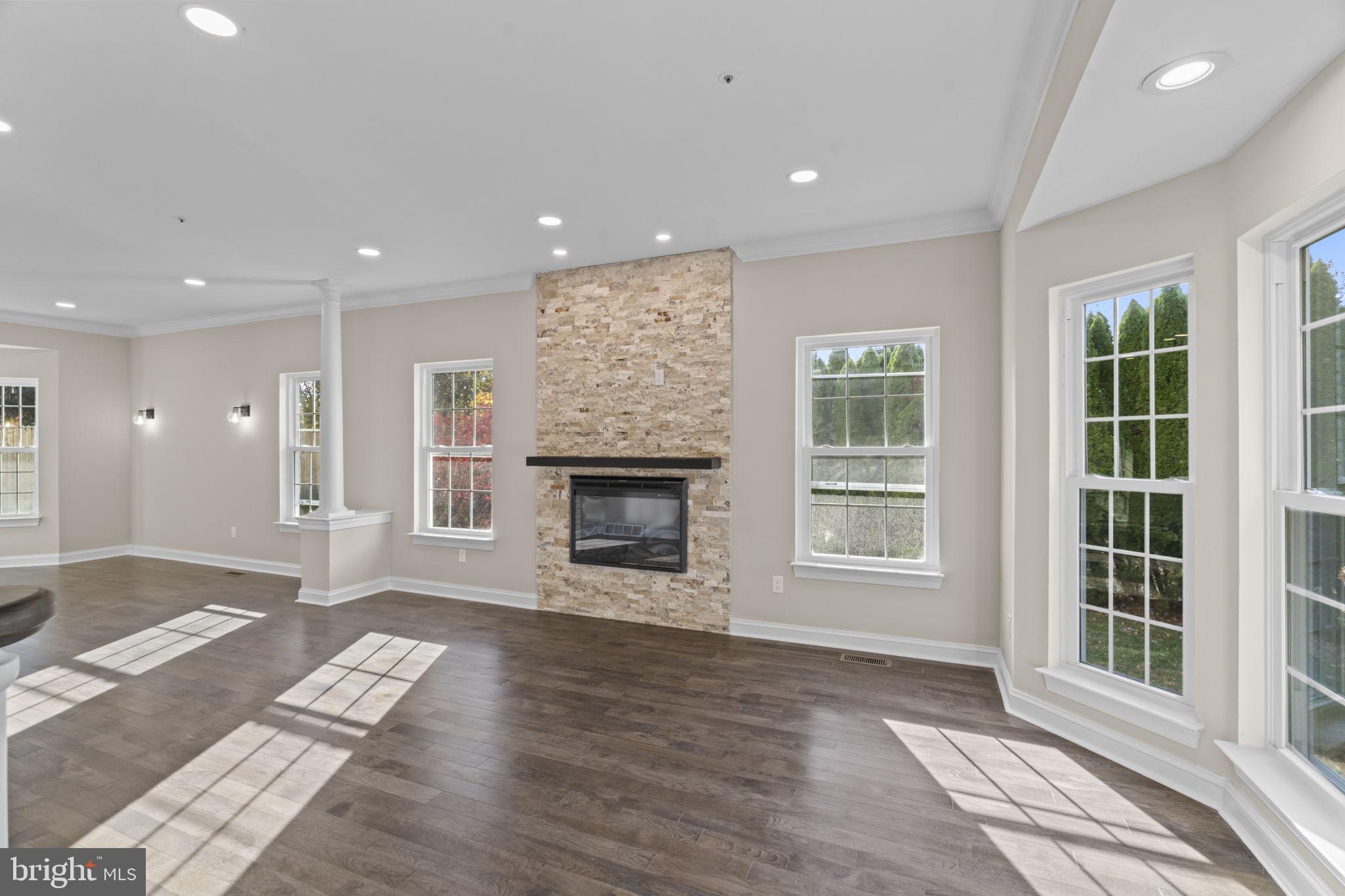 REBEL HILL - Residential