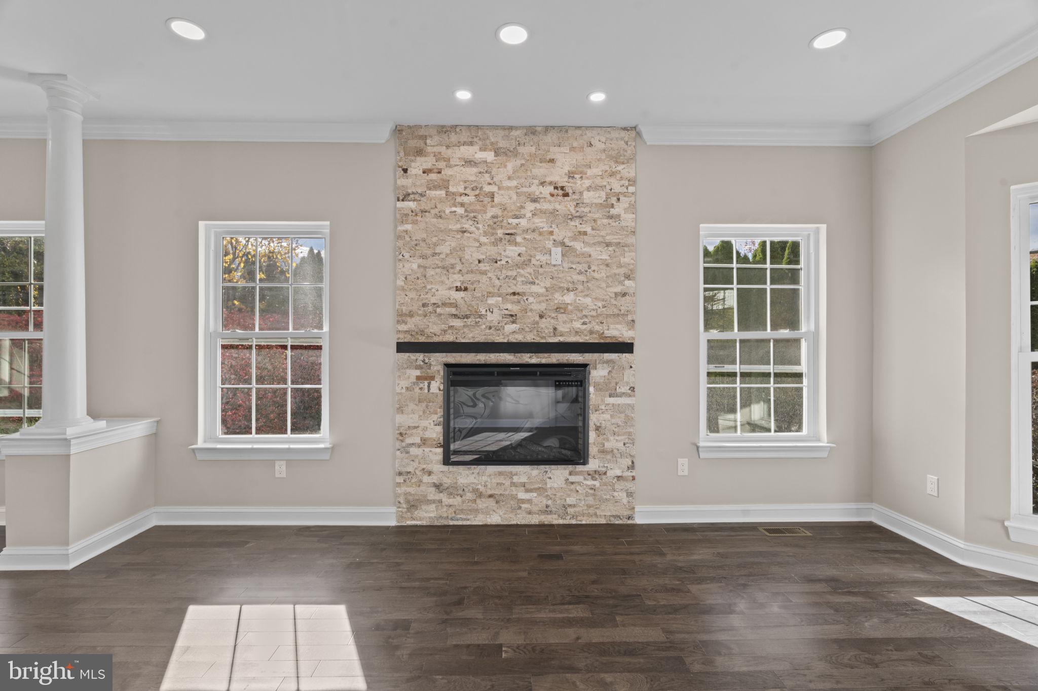 REBEL HILL - Residential