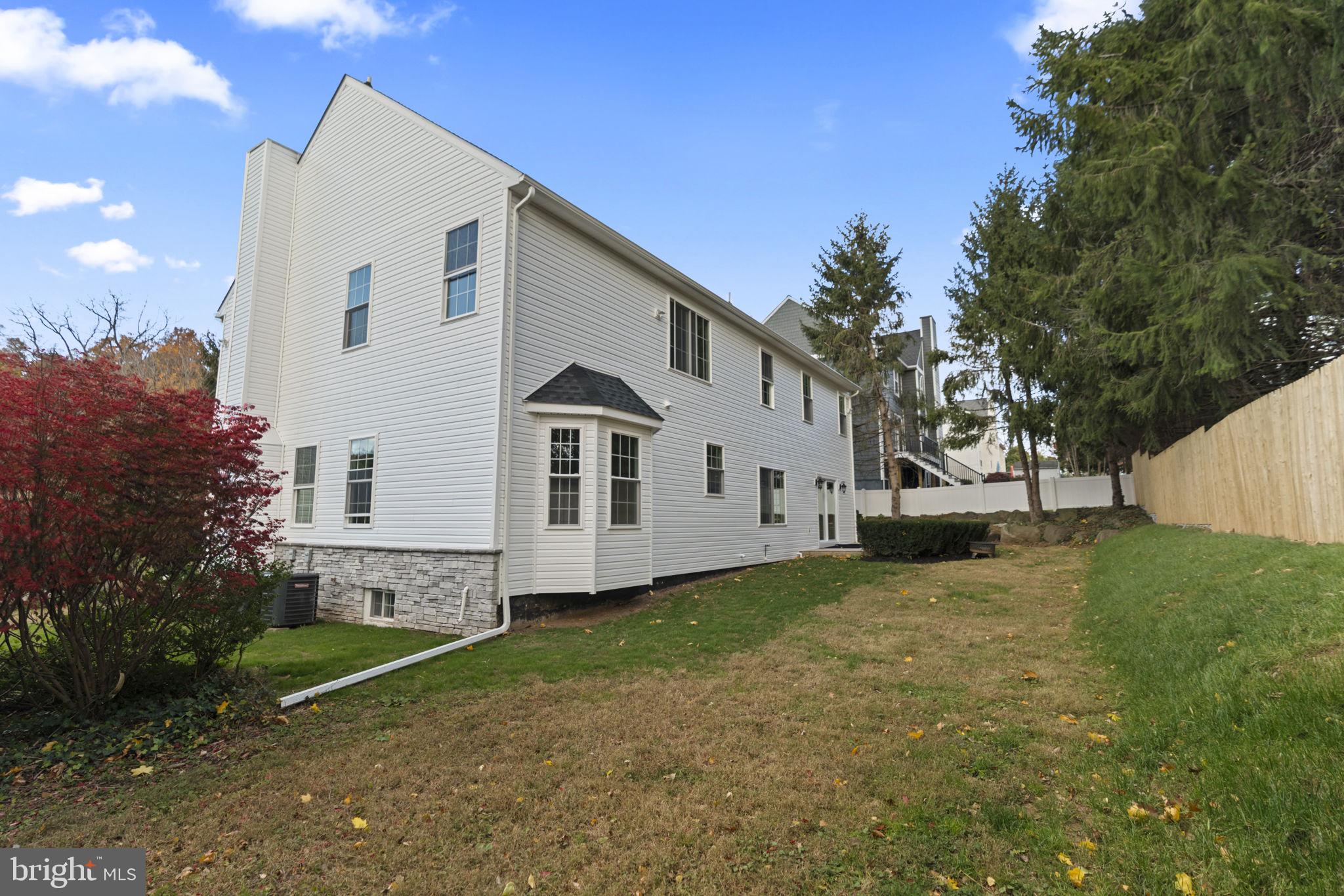 REBEL HILL - Residential