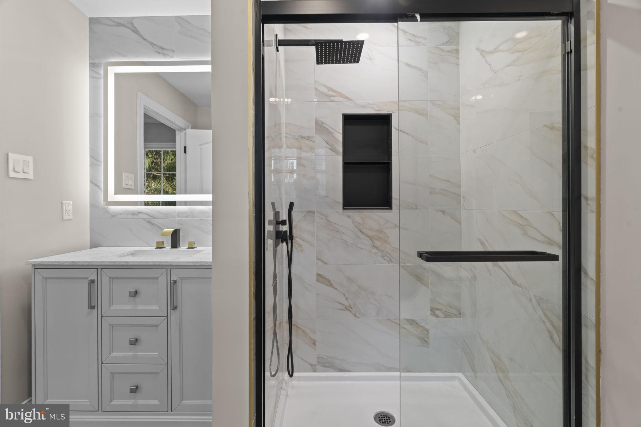 REBEL HILL - Residential