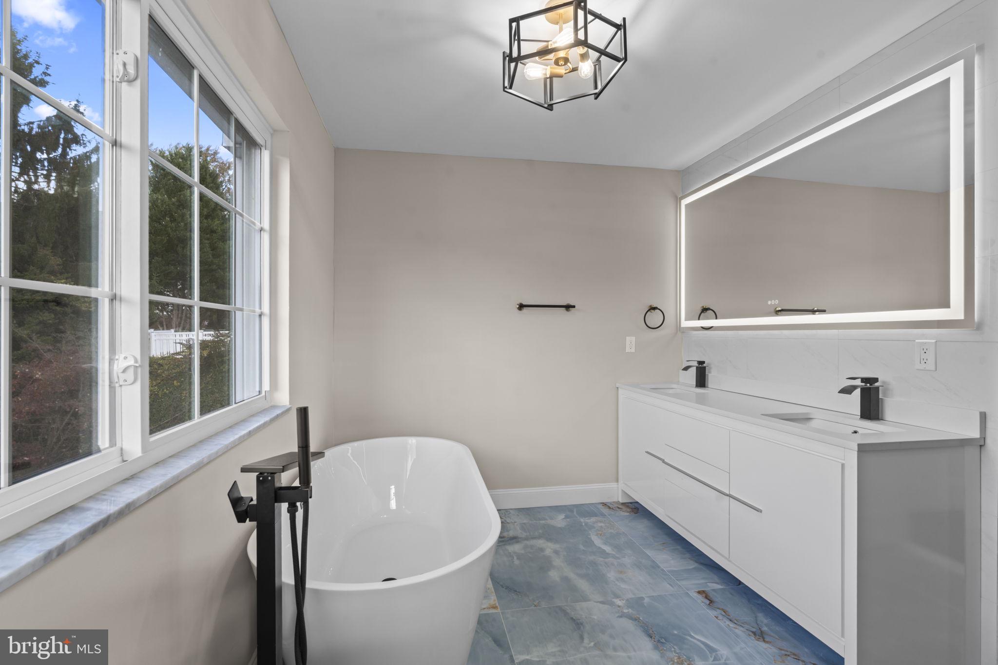 REBEL HILL - Residential