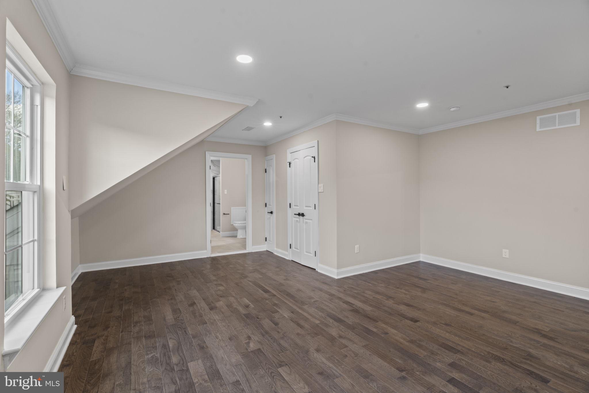 REBEL HILL - Residential