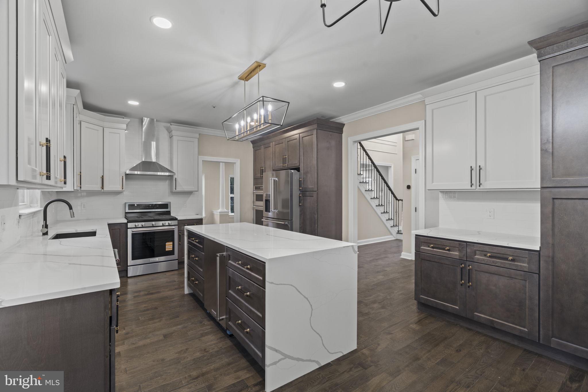 REBEL HILL - Residential