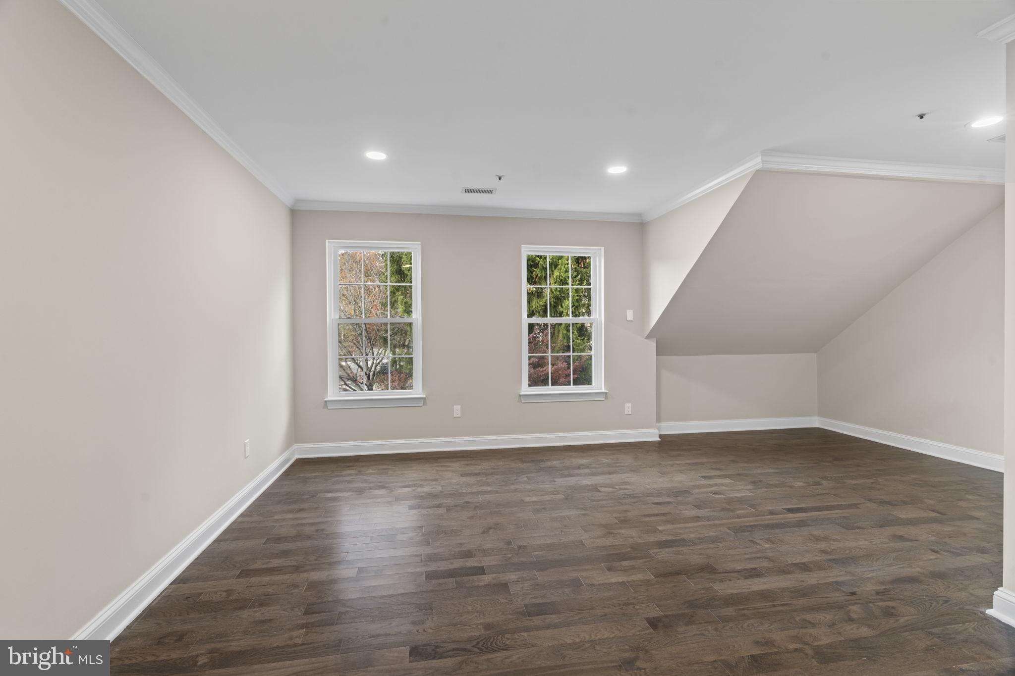 REBEL HILL - Residential