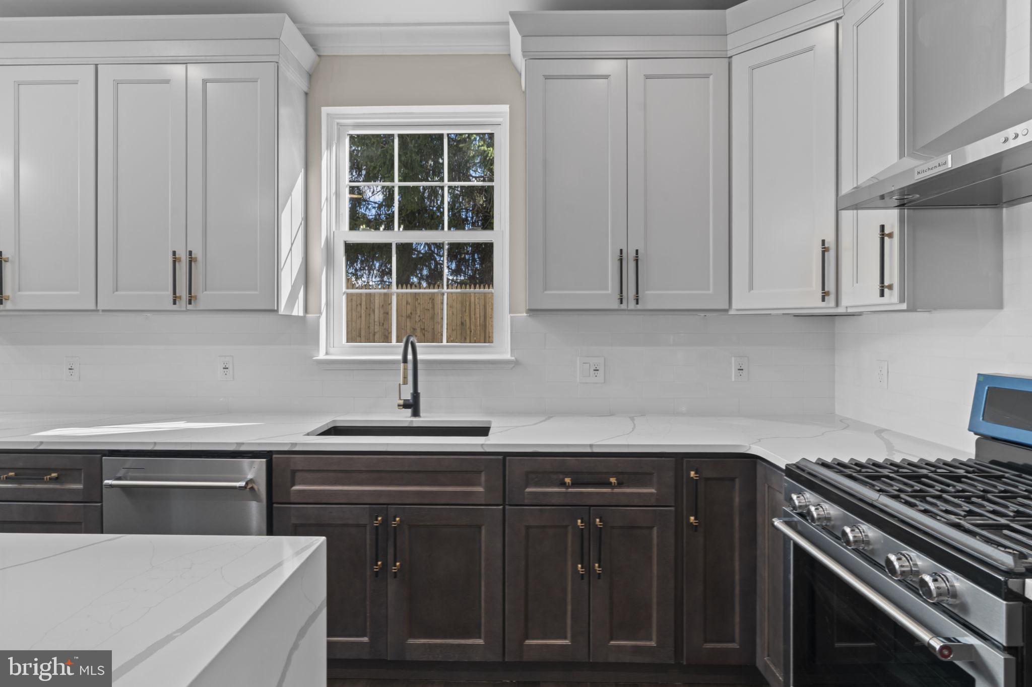 REBEL HILL - Residential