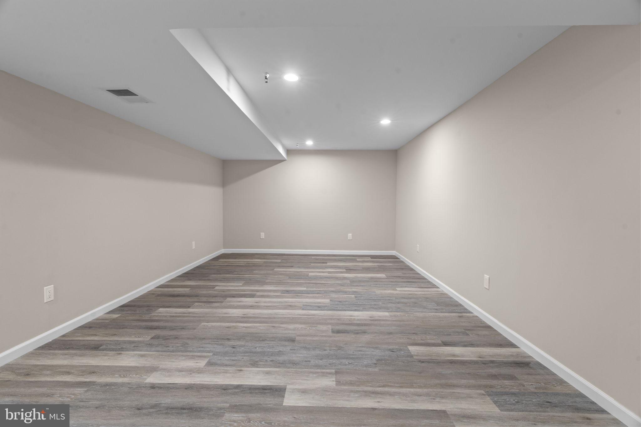 REBEL HILL - Residential