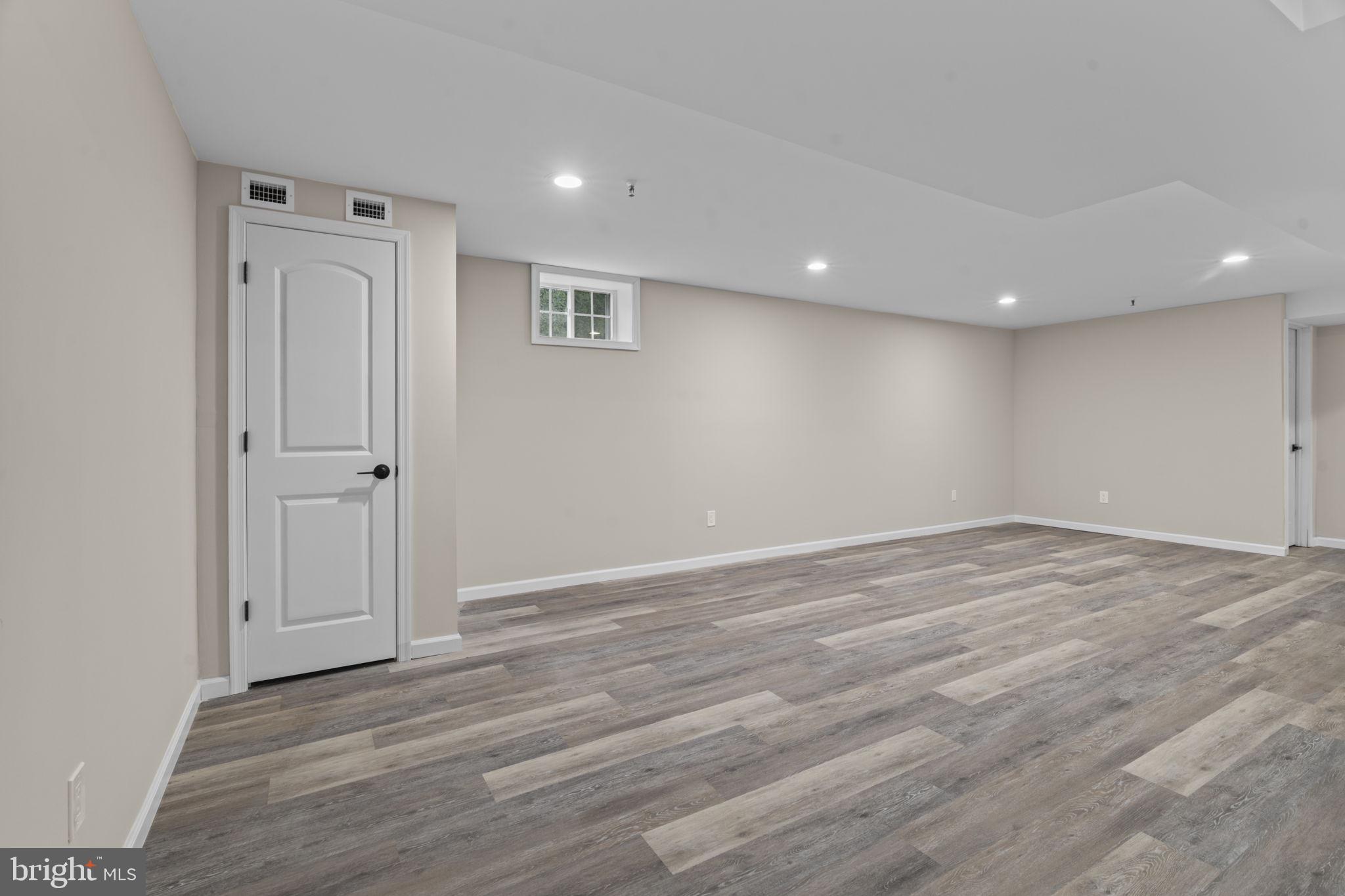 REBEL HILL - Residential