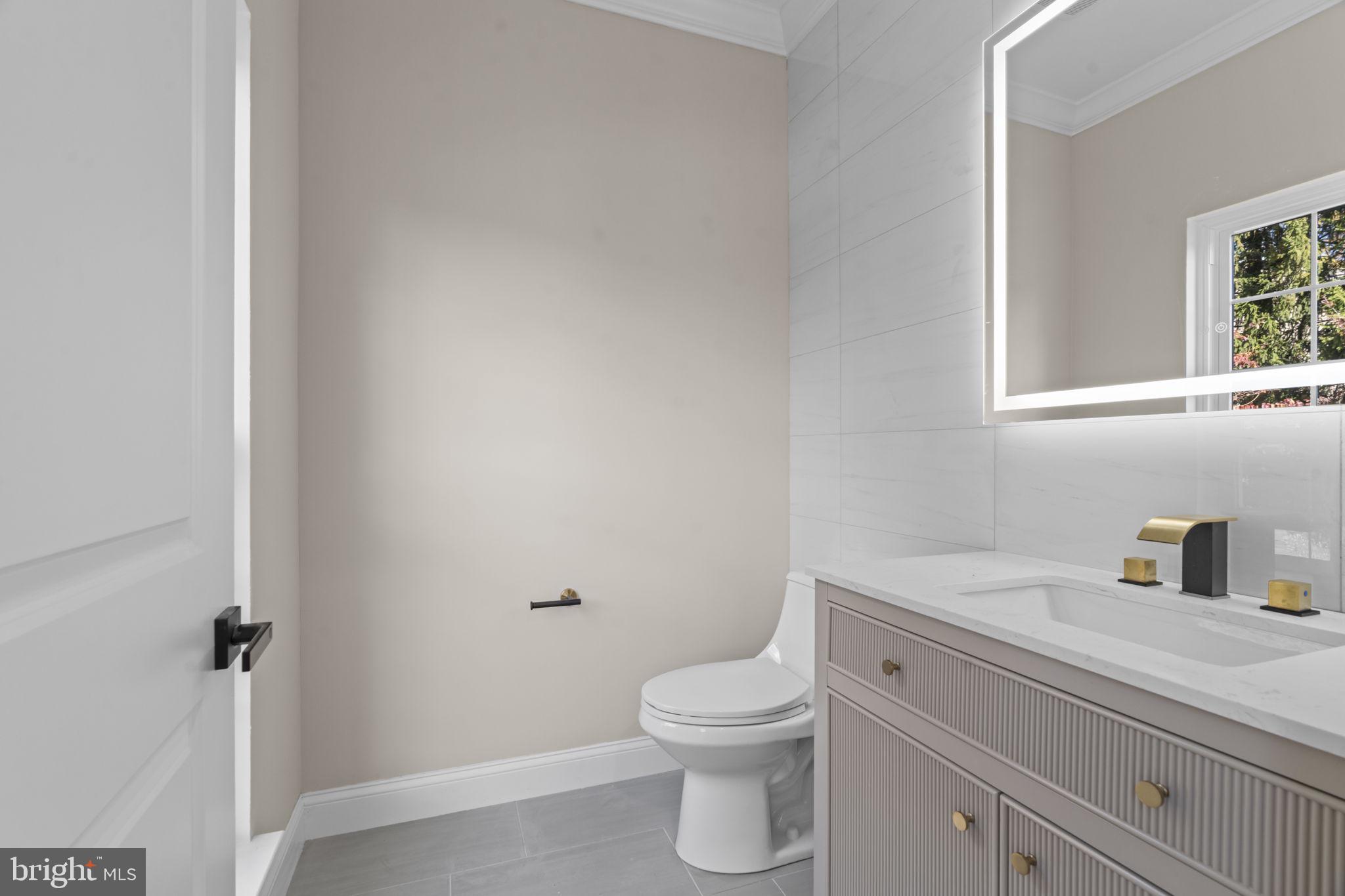 REBEL HILL - Residential