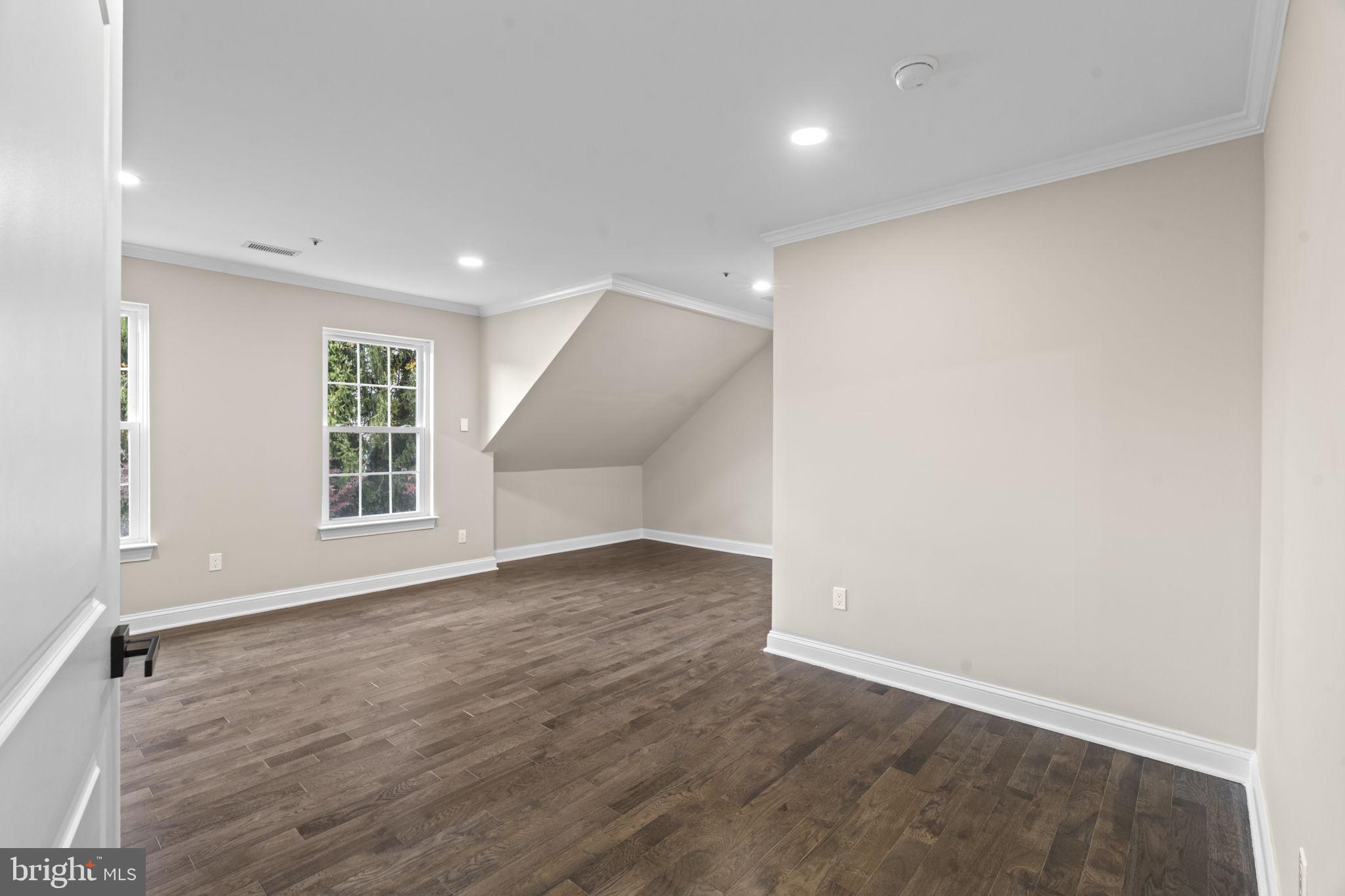 REBEL HILL - Residential