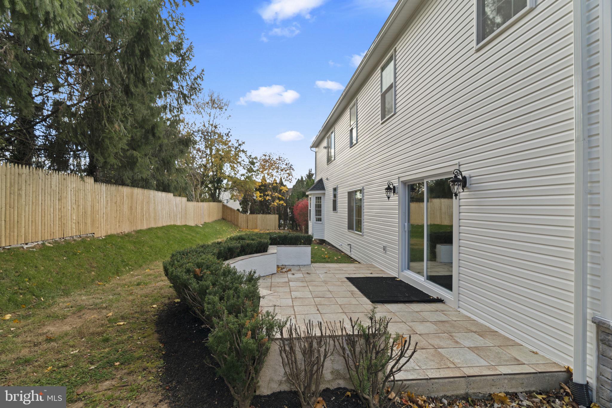 REBEL HILL - Residential